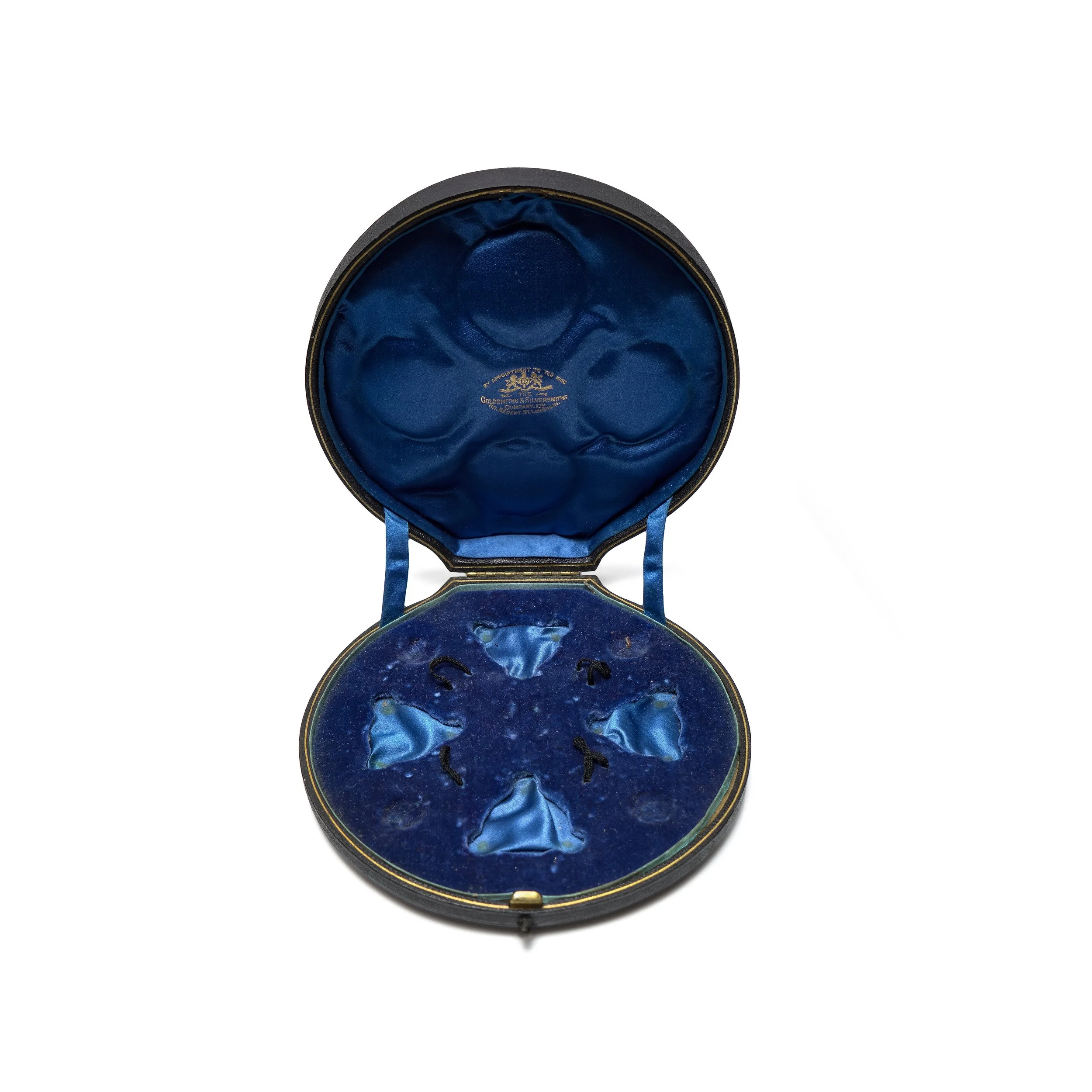 Antique-Goldsmiths-and-Silversmiths-Company-Fitted-Circular-Presentation-Case-112-Regent-Street-02-4948.jpg