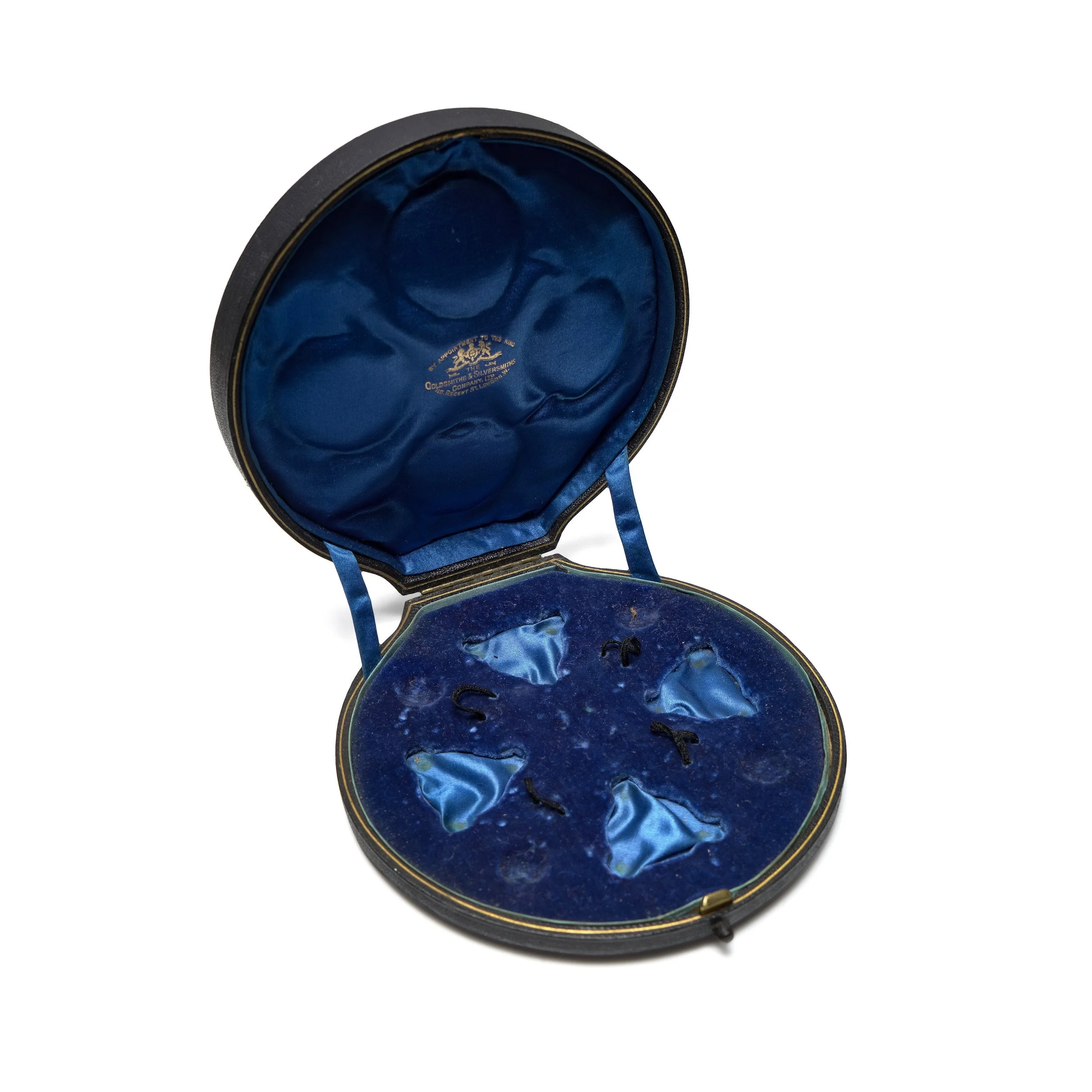 Antique-Goldsmiths-and-Silversmiths-Company-Fitted-Circular-Presentation-Case-112-Regent-Street-05-4949.jpg