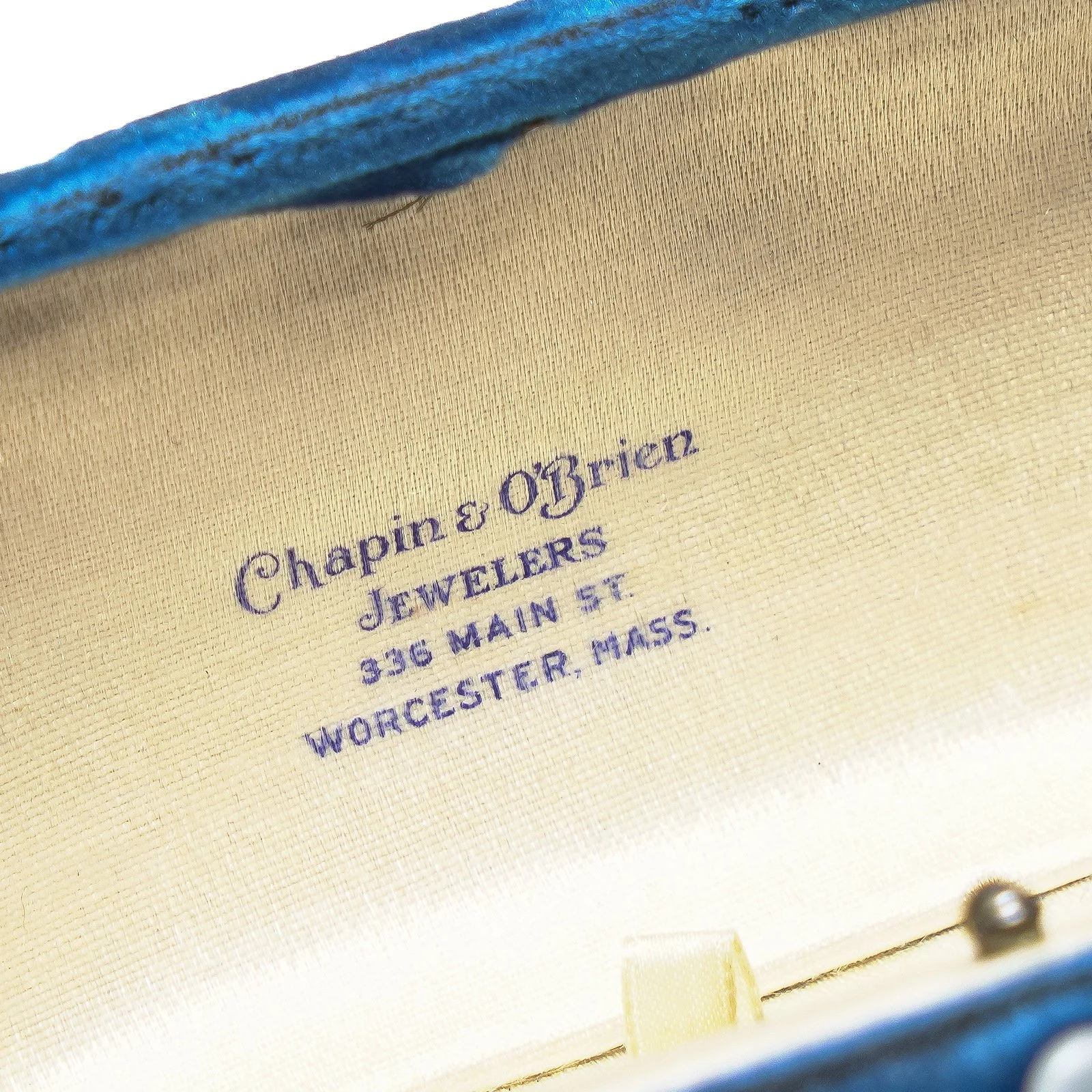 Vintage-Chapin-and-O-Brien-Blue-Velvet-Jewellery-Box-Worcester-Massachusetts-06-detail-chapin-obrien-signature.jpg