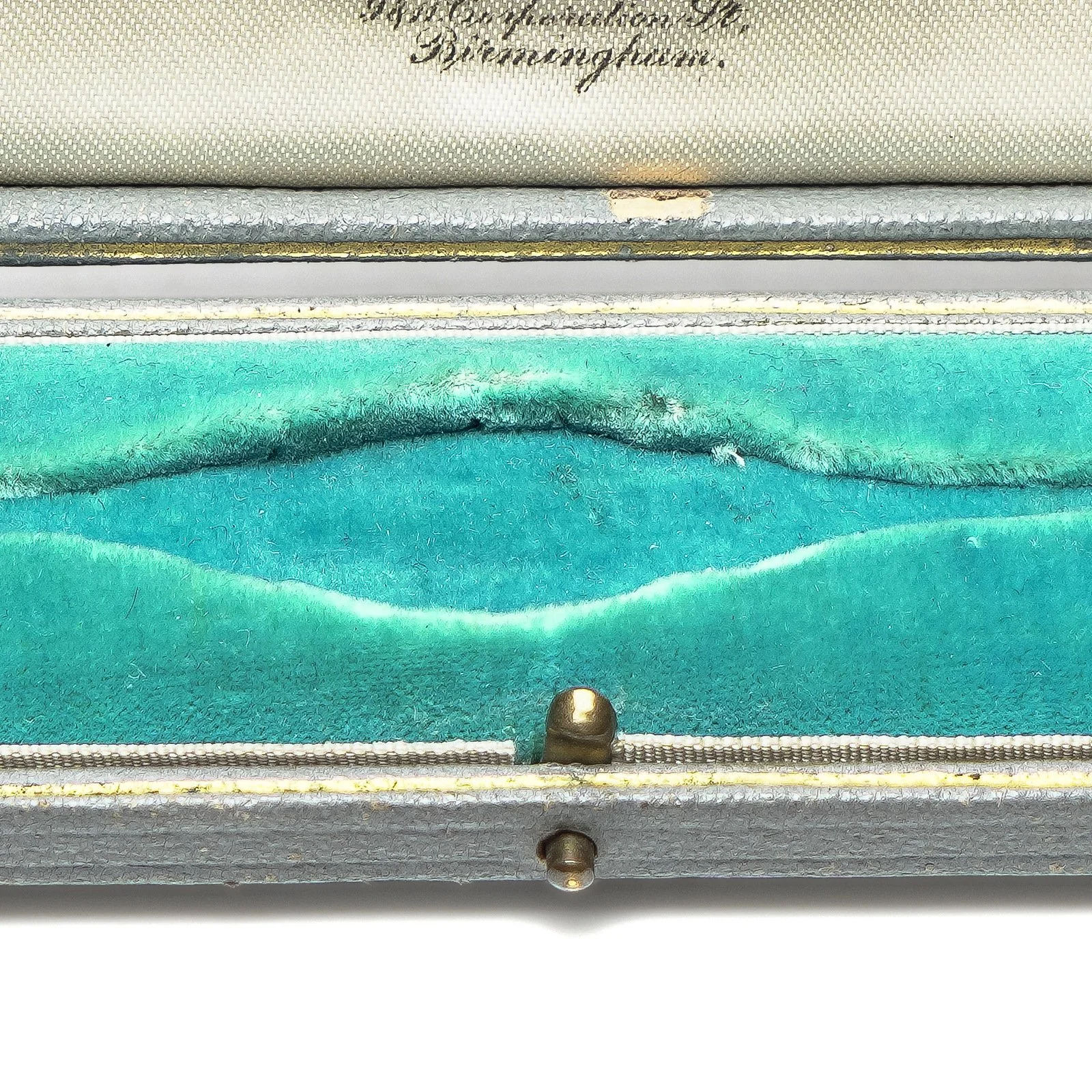 Art-Deco-W-A-Perry-and-Co-Watch-or-Bracelet-Box-Birmingham-circa-1920s-06-detail-turquoise-velvet-channel.jpg