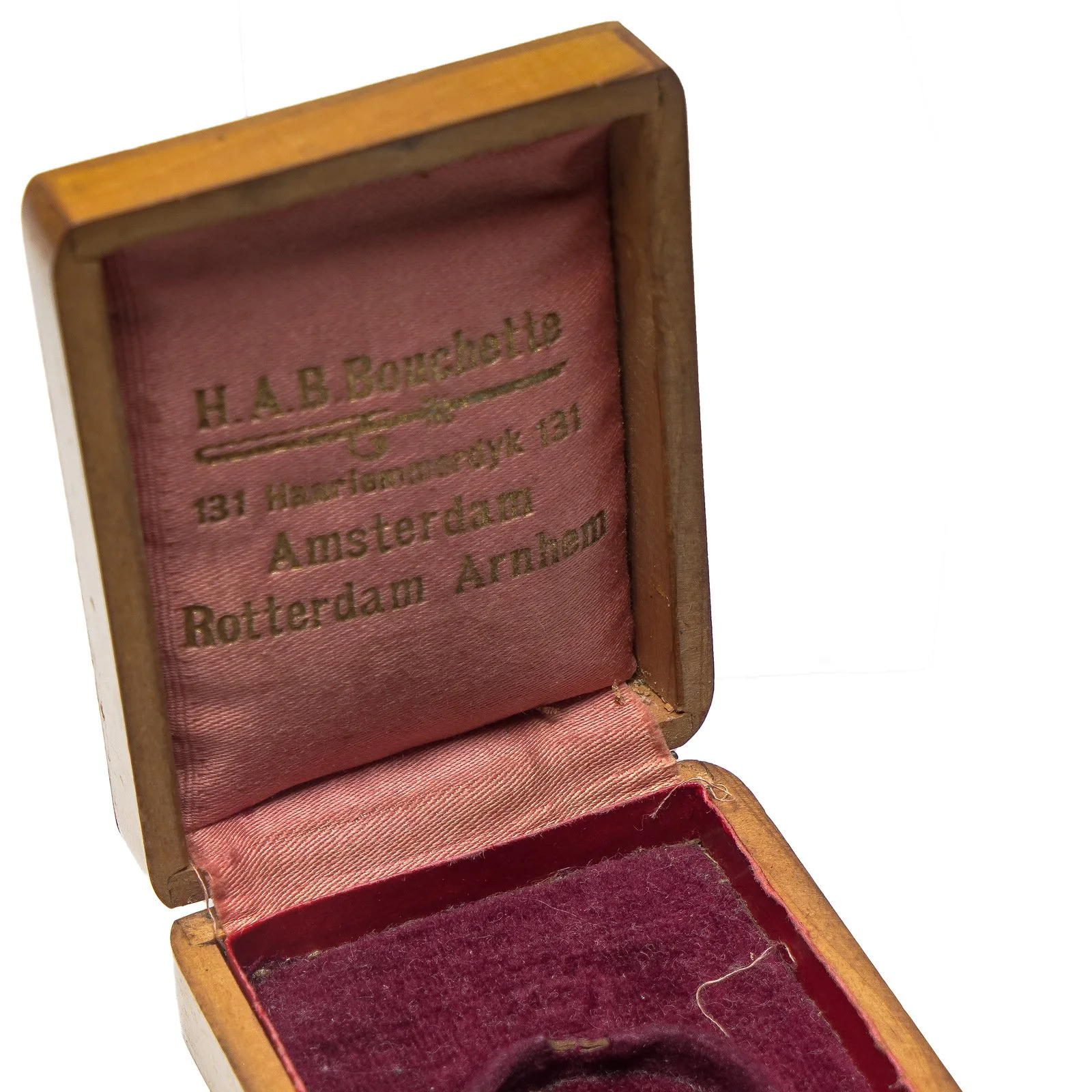 Antique-H-A-B-Bouchette-Wooden-Coin-or-Pendant-Box-Amsterdam-04-detail-bouchette-signature.jpg