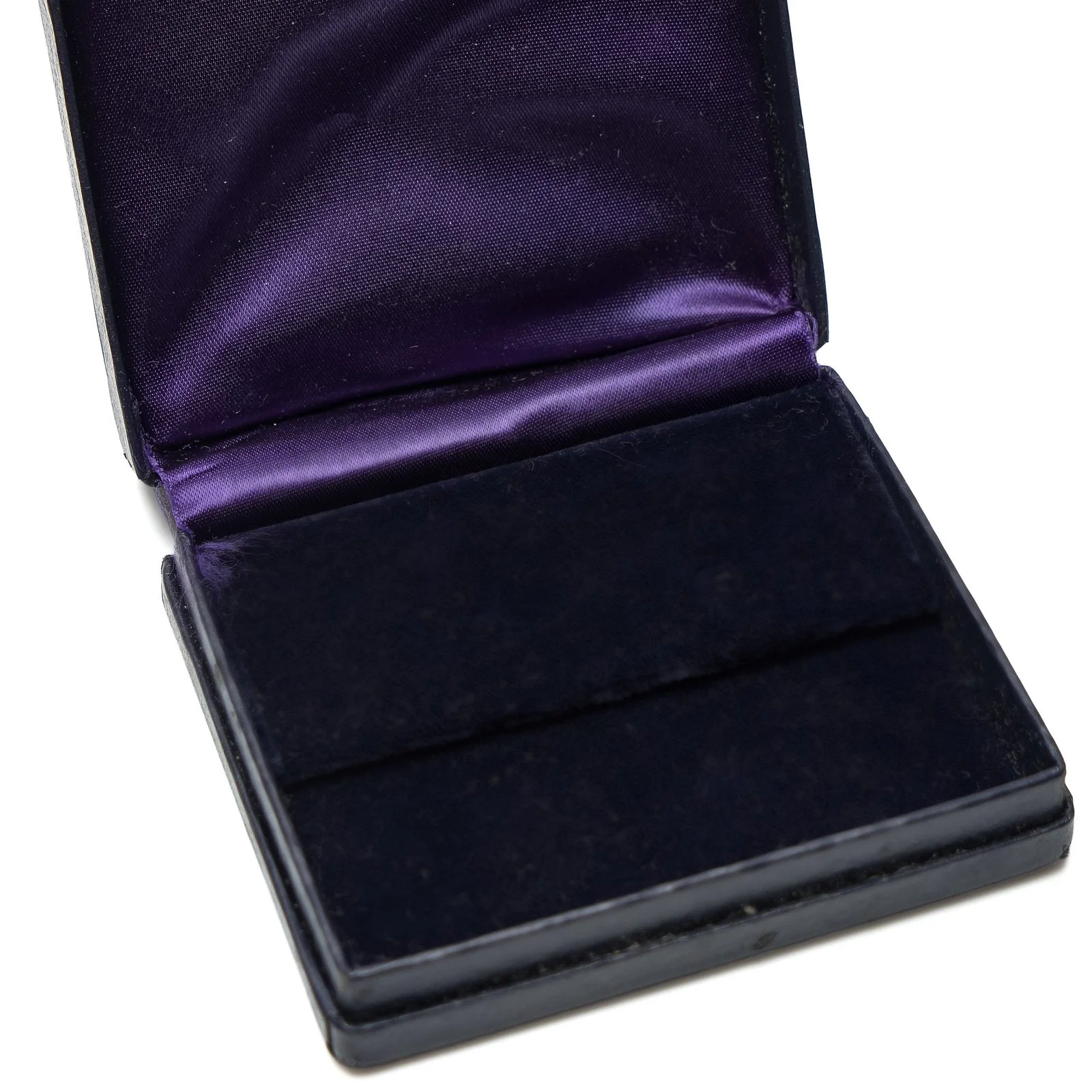 Vintage-Tiffany-and-Co-Earring-Box-05-detail-earring-pad.jpg