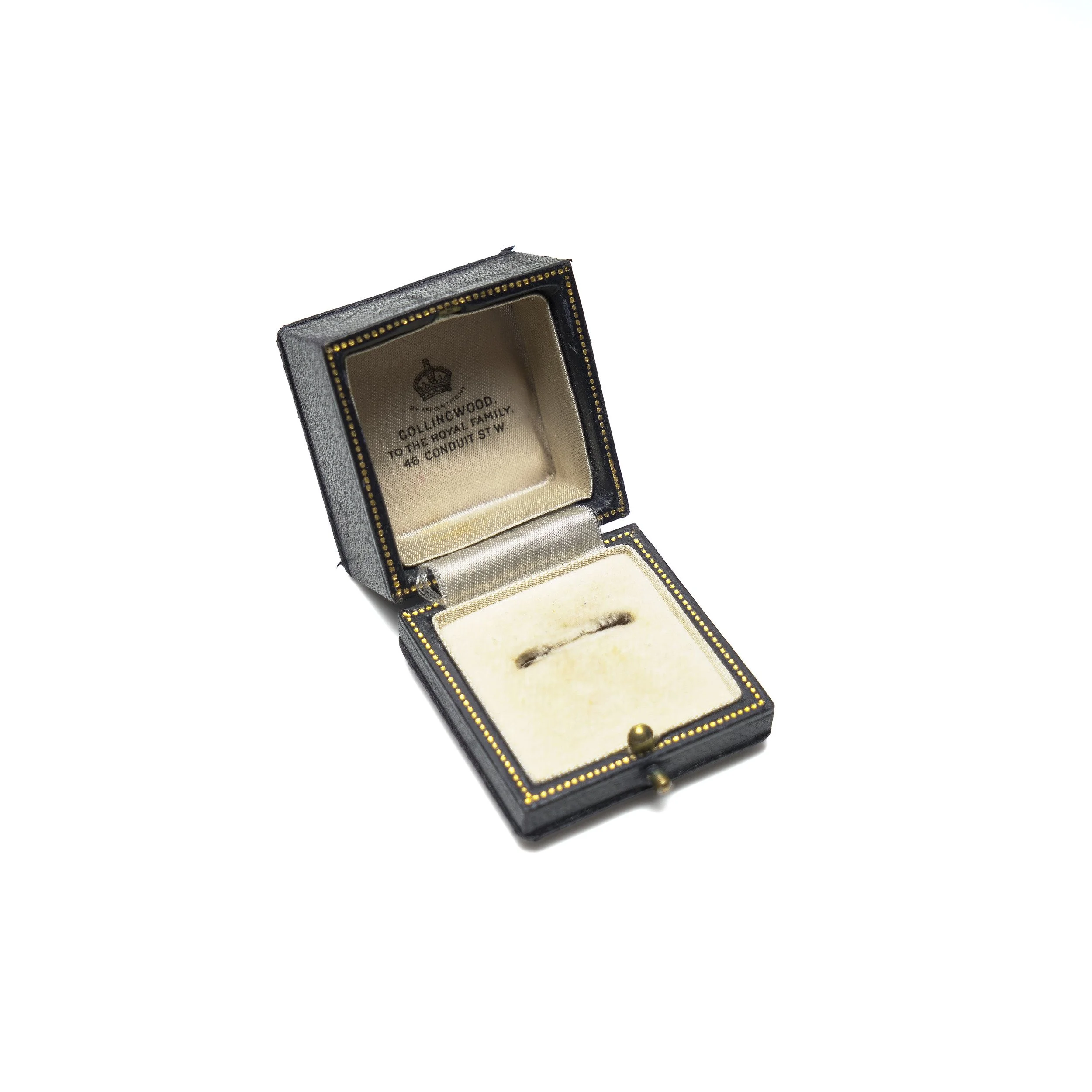 Vintage-Collingwood-Ring-Box-Jewellers-to-the-Royal-Family-Conduit-Street-04-5044.jpg