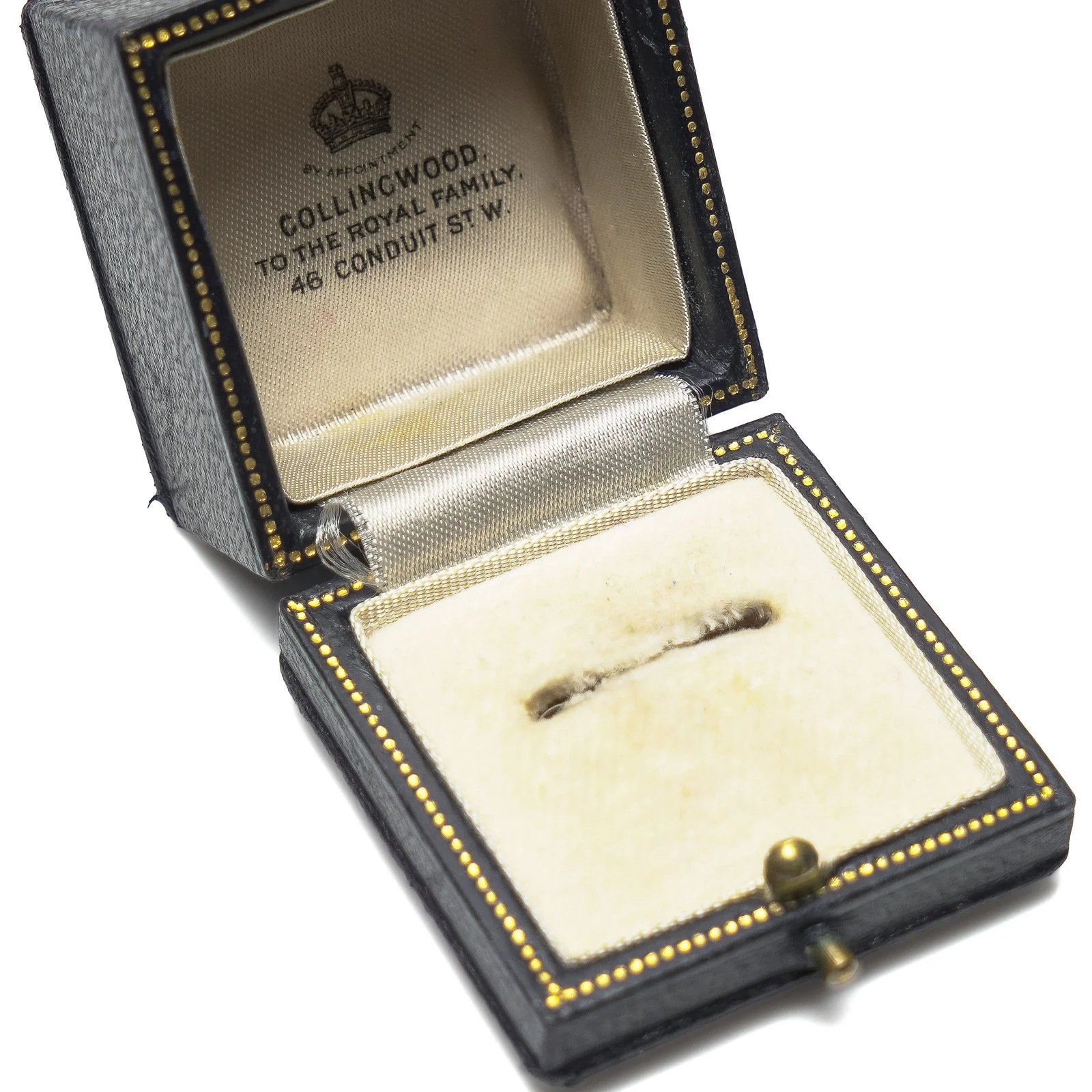 Vintage-Collingwood-Ring-Box-Jewellers-to-the-Royal-Family-Conduit-Street-06-detail-ring-slot.jpg