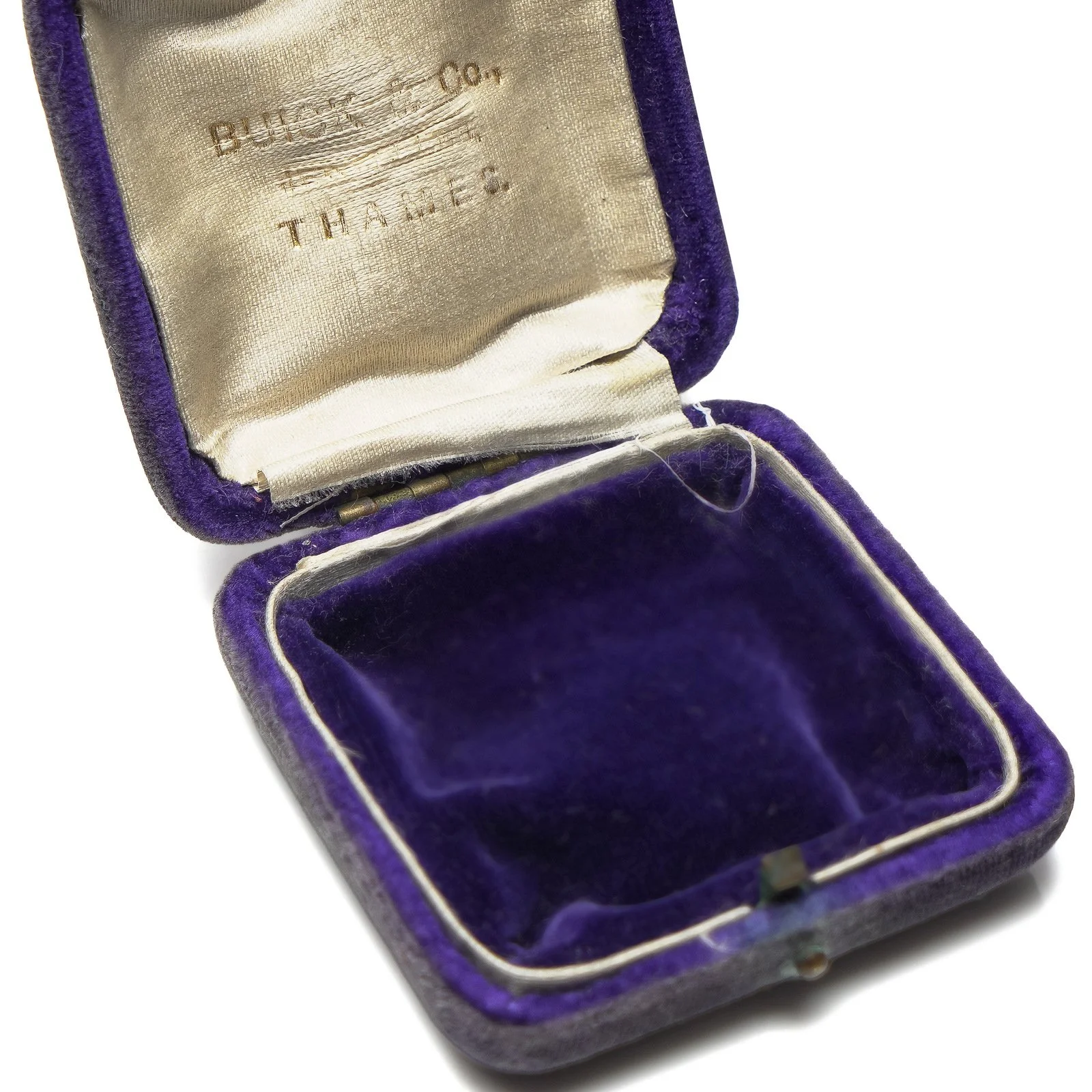 Antique-Buick-and-Co-Velvet-Jewellery-Box-06-detail-velvet-pad.jpg
