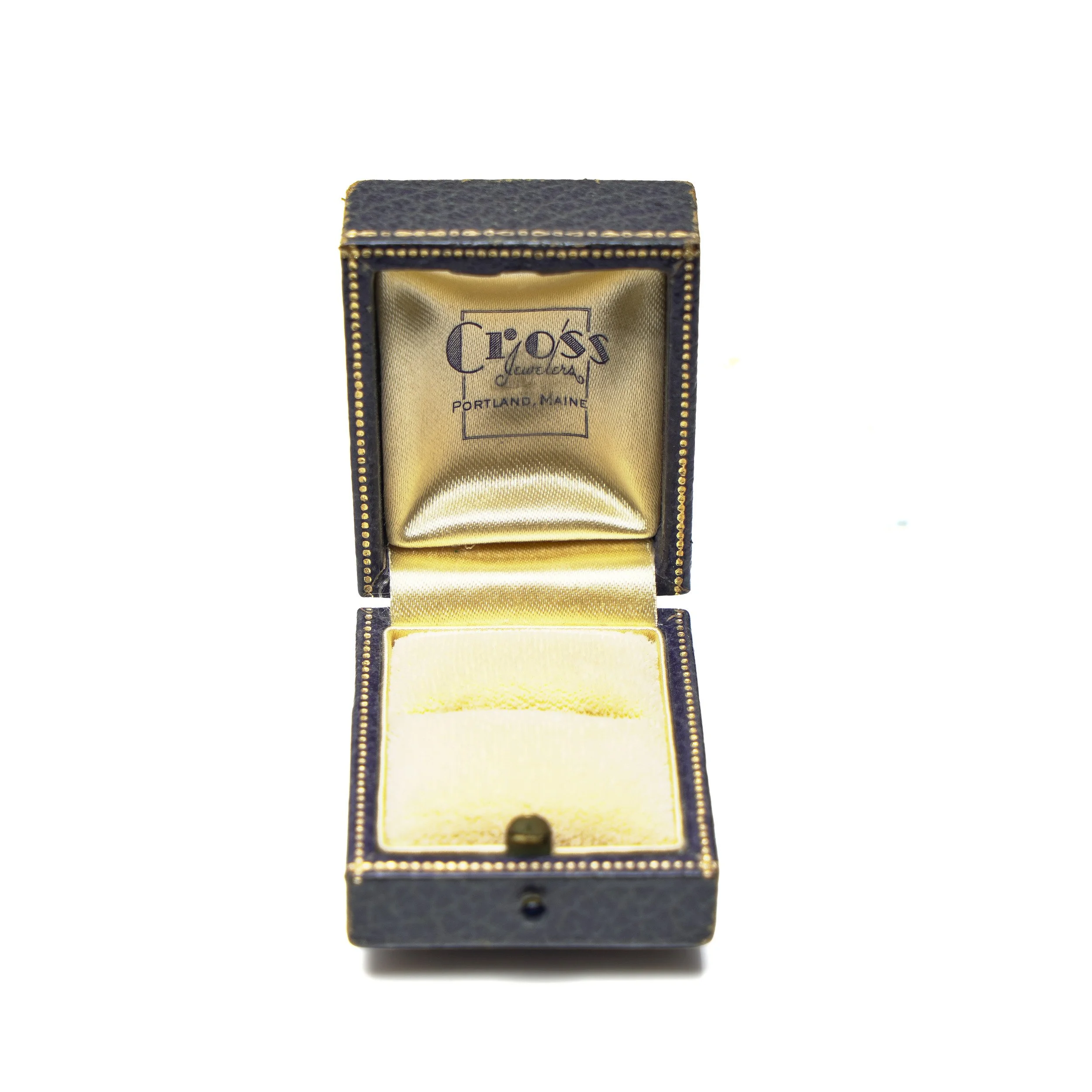 Vintage-Cross-Jewelers-Ring-Box-Portland-Maine-02-5053.jpg