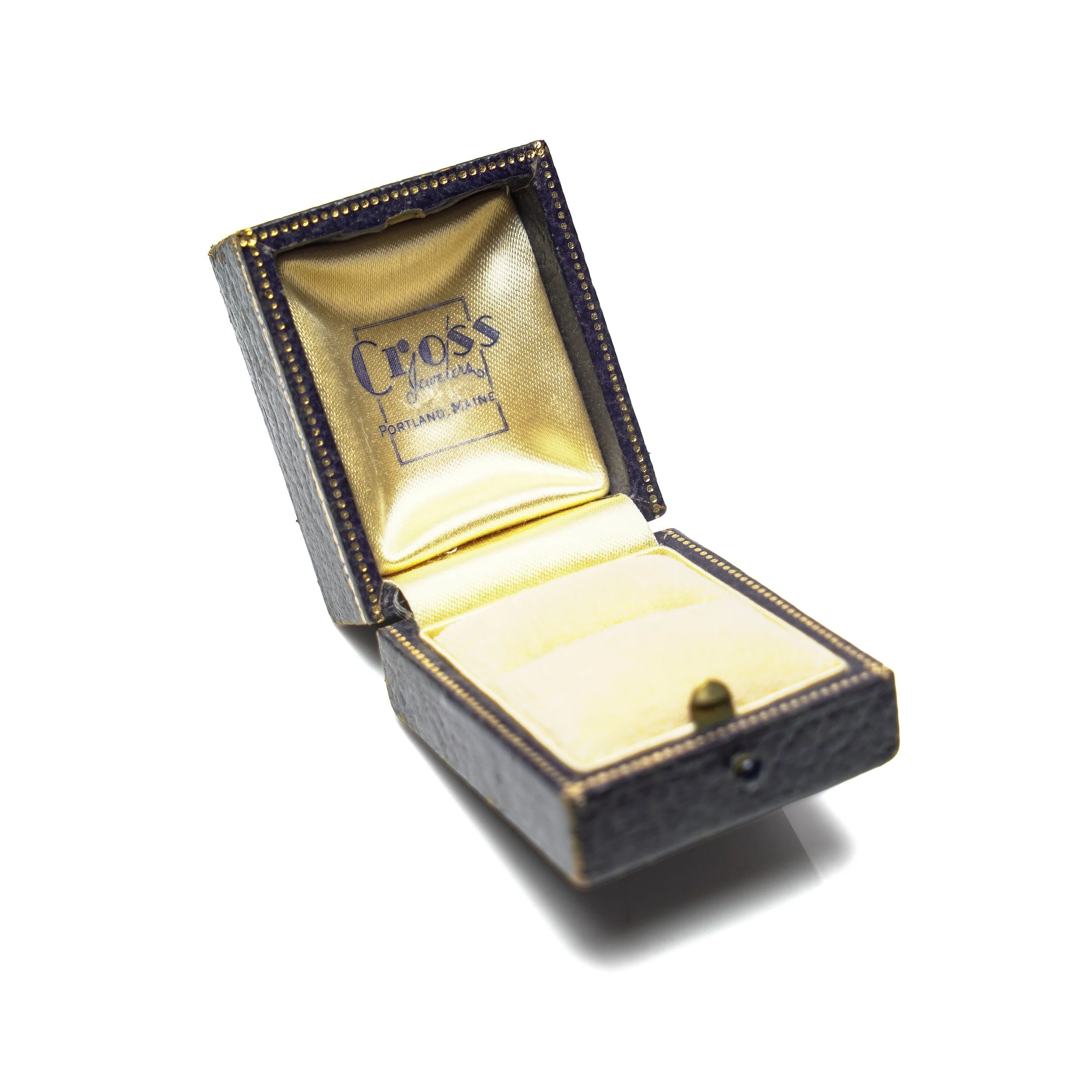 Vintage-Cross-Jewelers-Ring-Box-Portland-Maine-04-5054.jpg