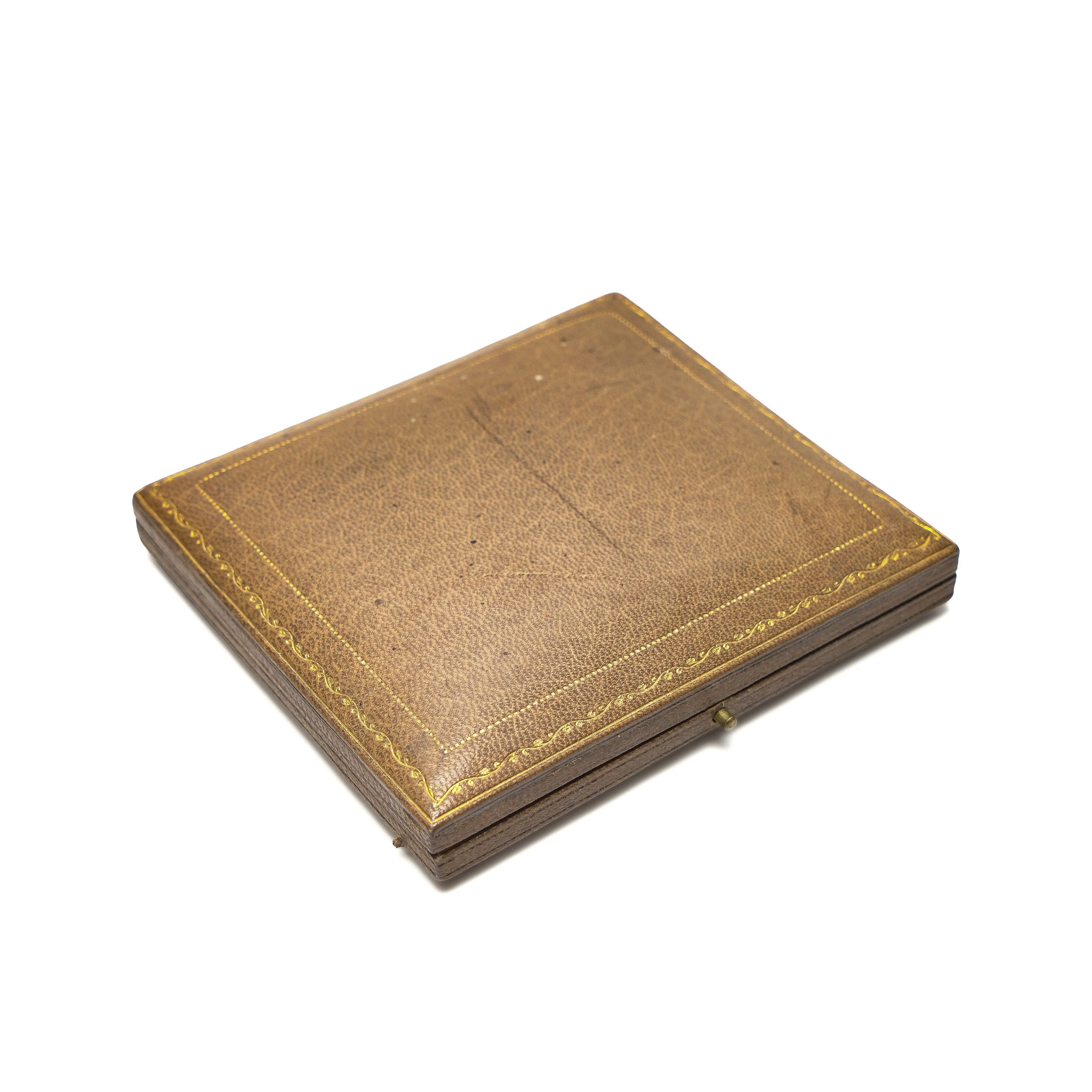 Antique-Goldsmiths-and-Silversmiths-Company-Large-Brooch-Box-112-Regent-Street-03-5062.jpg