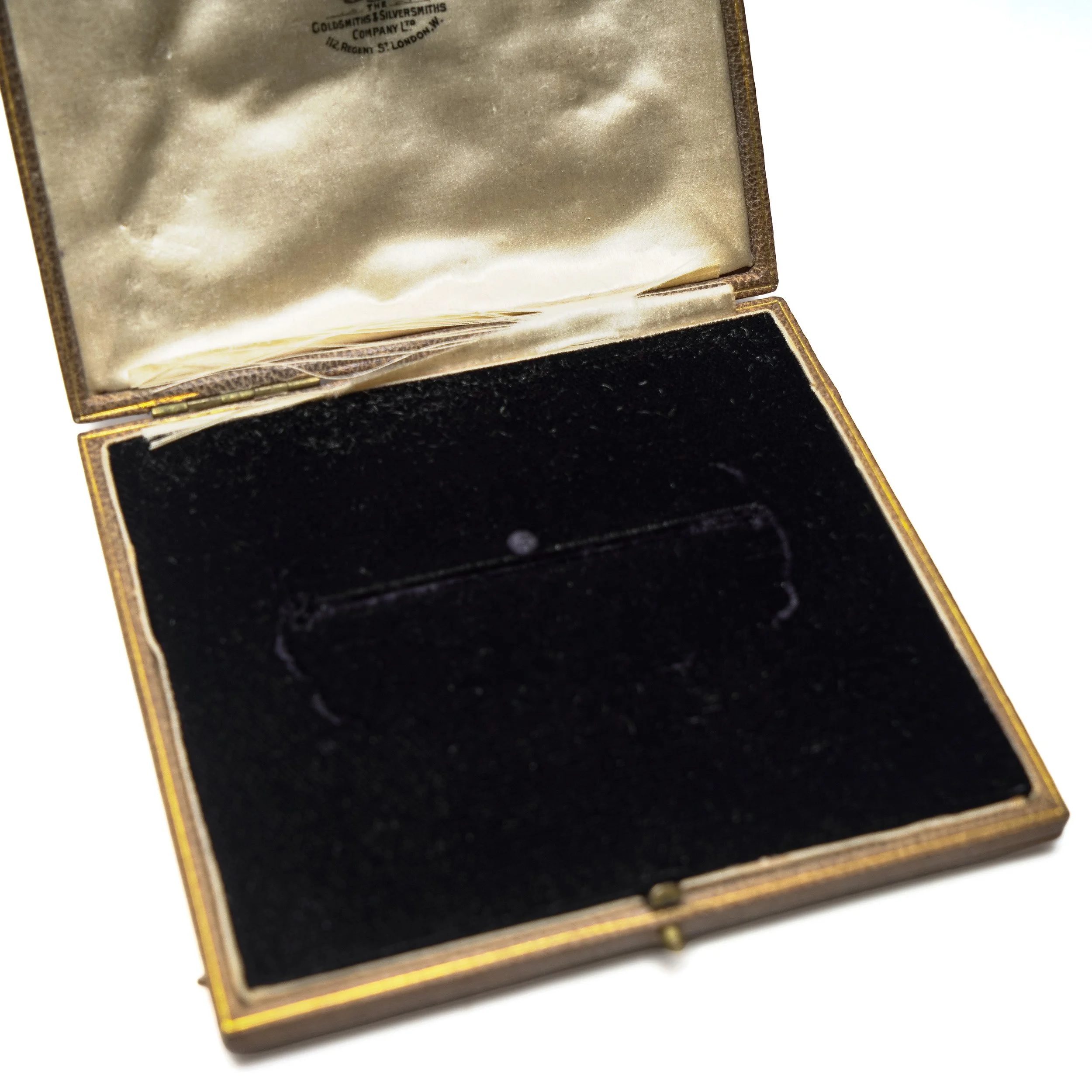 Antique-Goldsmiths-and-Silversmiths-Company-Large-Brooch-Box-112-Regent-Street-06-5066.jpg