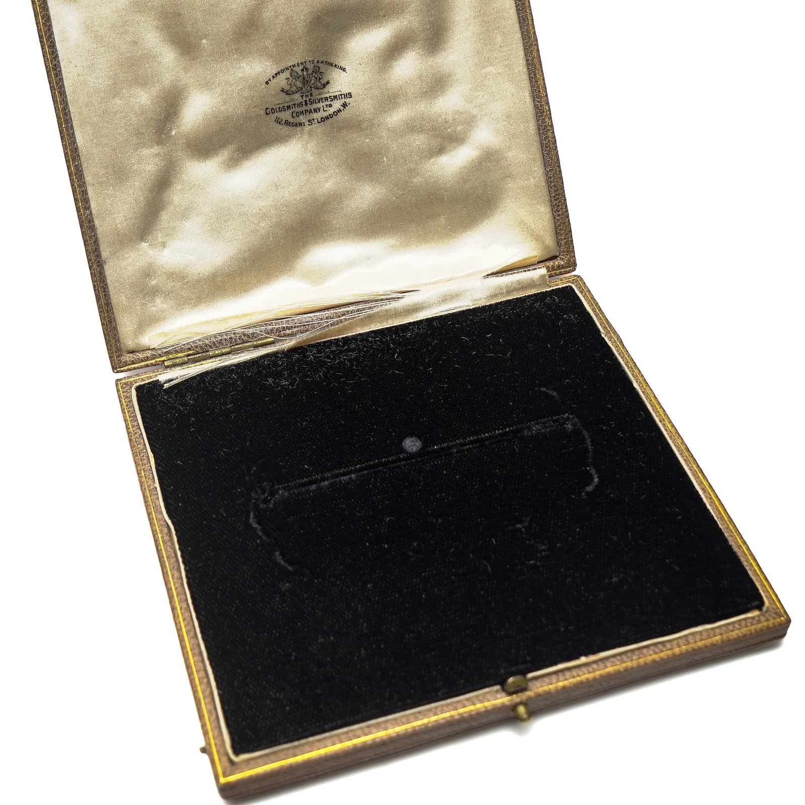Antique-Goldsmiths-and-Silversmiths-Company-Large-Brooch-Box-112-Regent-Street-07-detail-brooch-slot.jpg