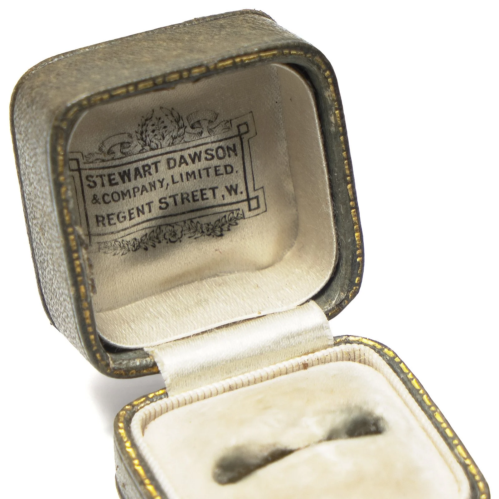 Antique-Stewart-Dawson-and-Co-Ring-Box-Regent-Street-London-05-detail-stewart-dawson-signature.jpg
