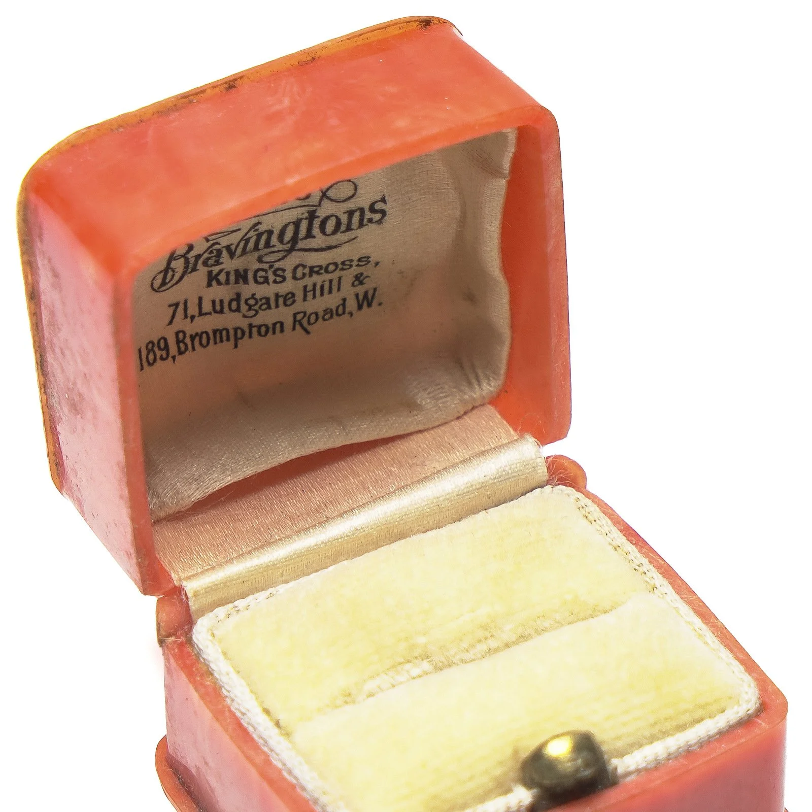 Vintage-Bravingtons-Ring-Box-Orange-Marbled-Case-06-detail-bravingtons-signature.jpg
