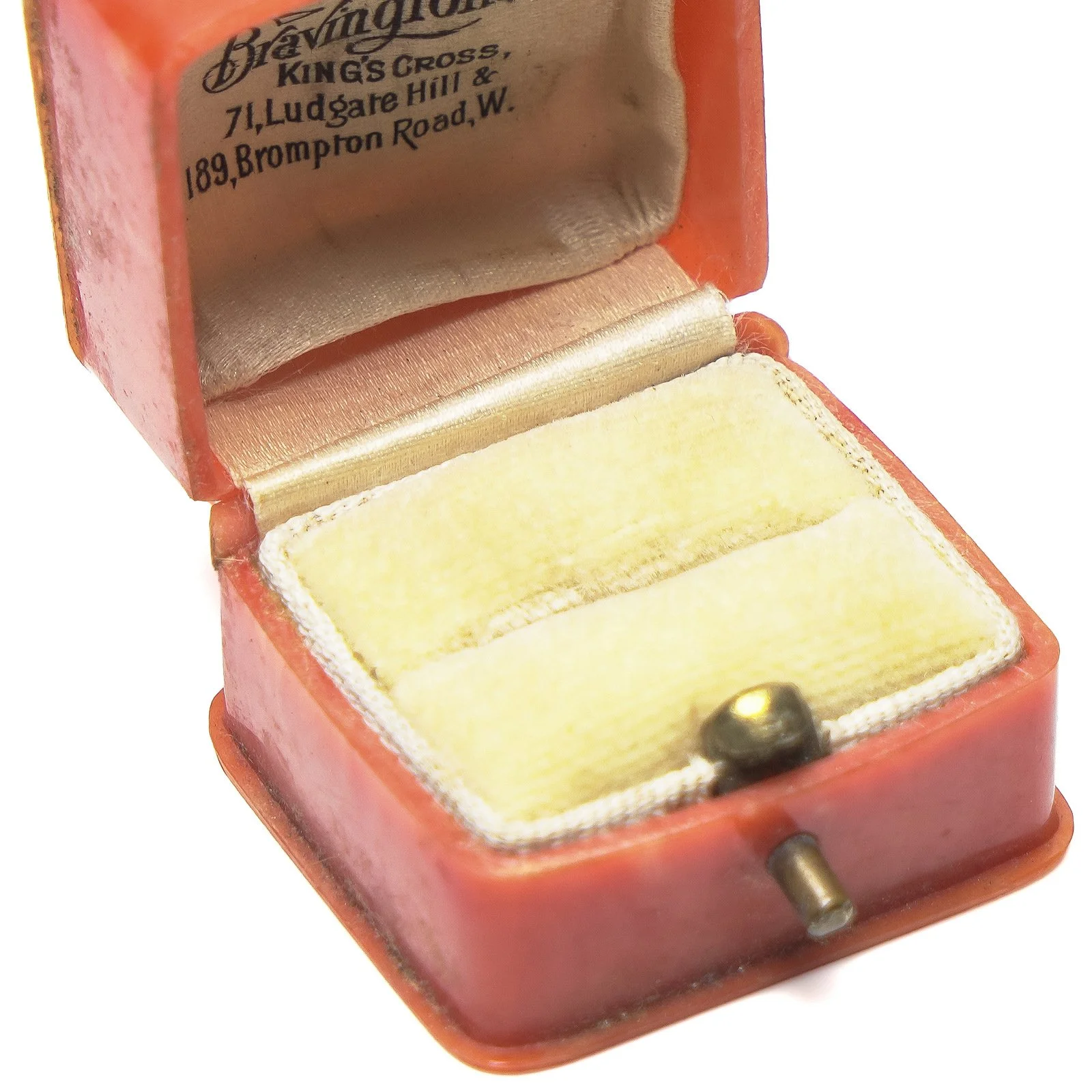 Vintage-Bravingtons-Ring-Box-Orange-Marbled-Case-07-detail-ring-slot.jpg