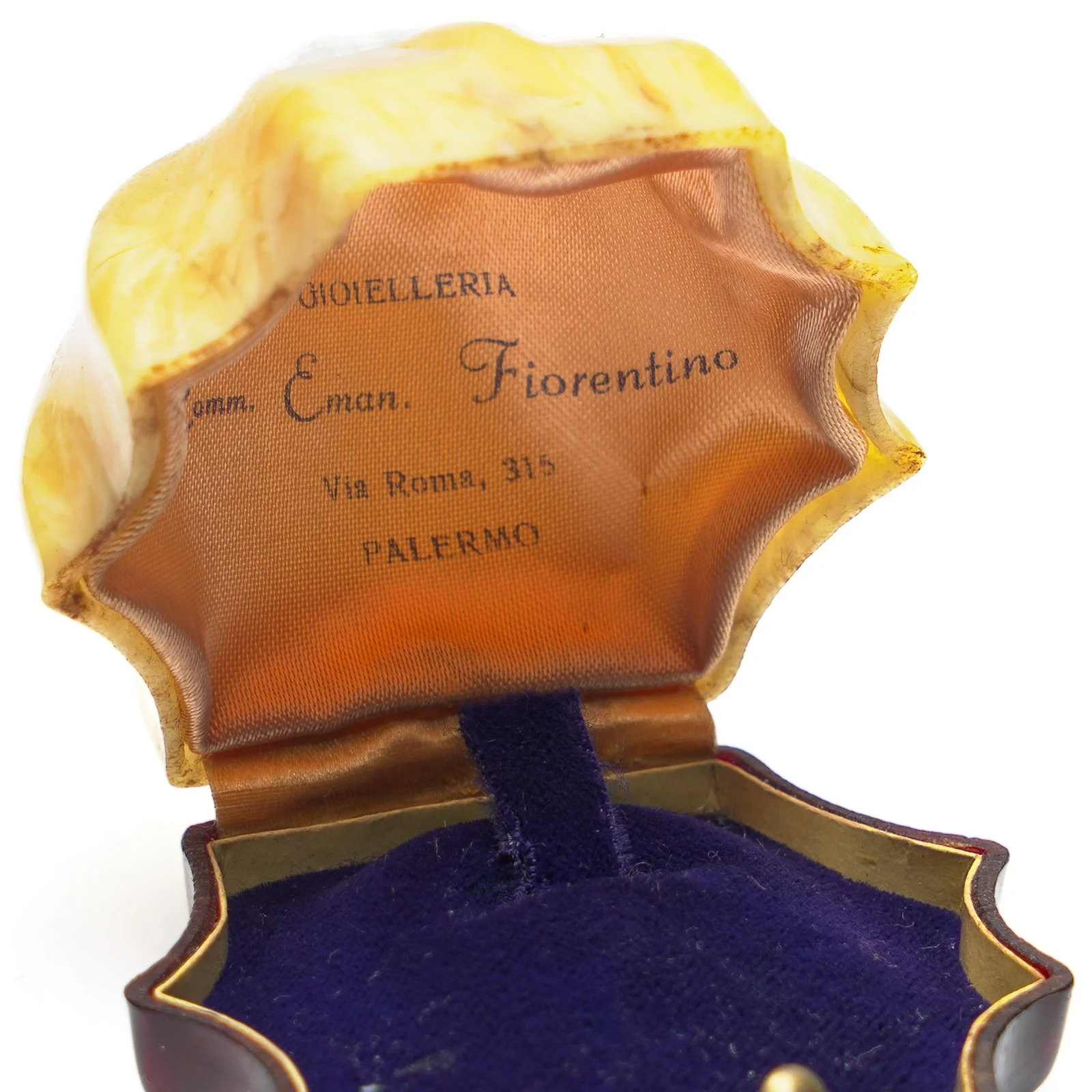 Vintage-Comm-Eman-Fiorentino-Palermo-Ring-Box-Scalloped-Shell-Lid-06-detail-fiorentino-palermo-signature.jpg