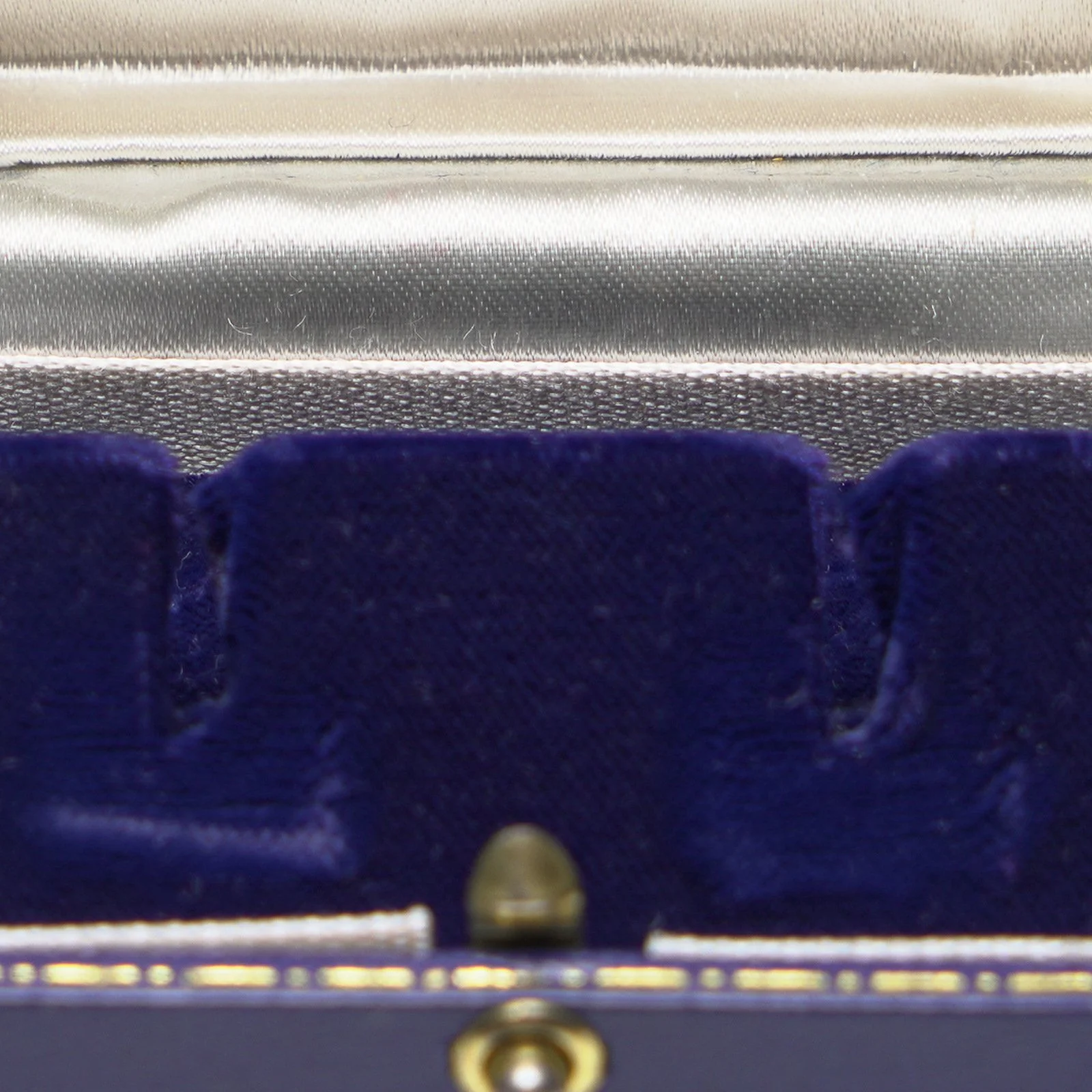 Vintage-Mappin-and-Webb-Cufflink-Box-By-Appointment-to-Her-Majesty-the-Queen-06-detail-cufflink-slots.jpg
