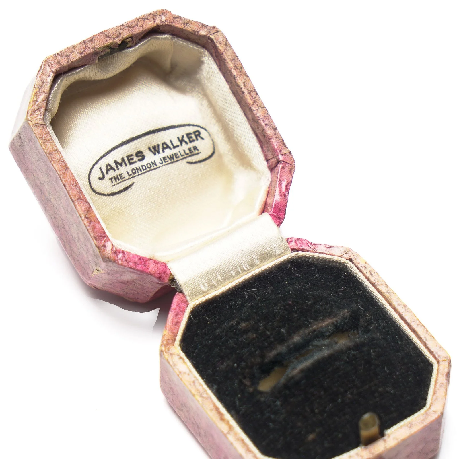 Vintage-James-Walker-The-London-Jeweller-Pink-Ring-Box-Octagonal-06-detail-james-walker-signature.jpg