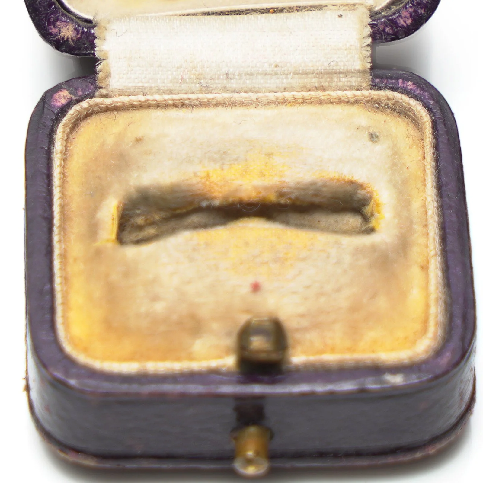 Antique-J-H-Gillgrass-Leeds-Ring-Box-Purple-Leather-06-detail-ring-slot.jpg
