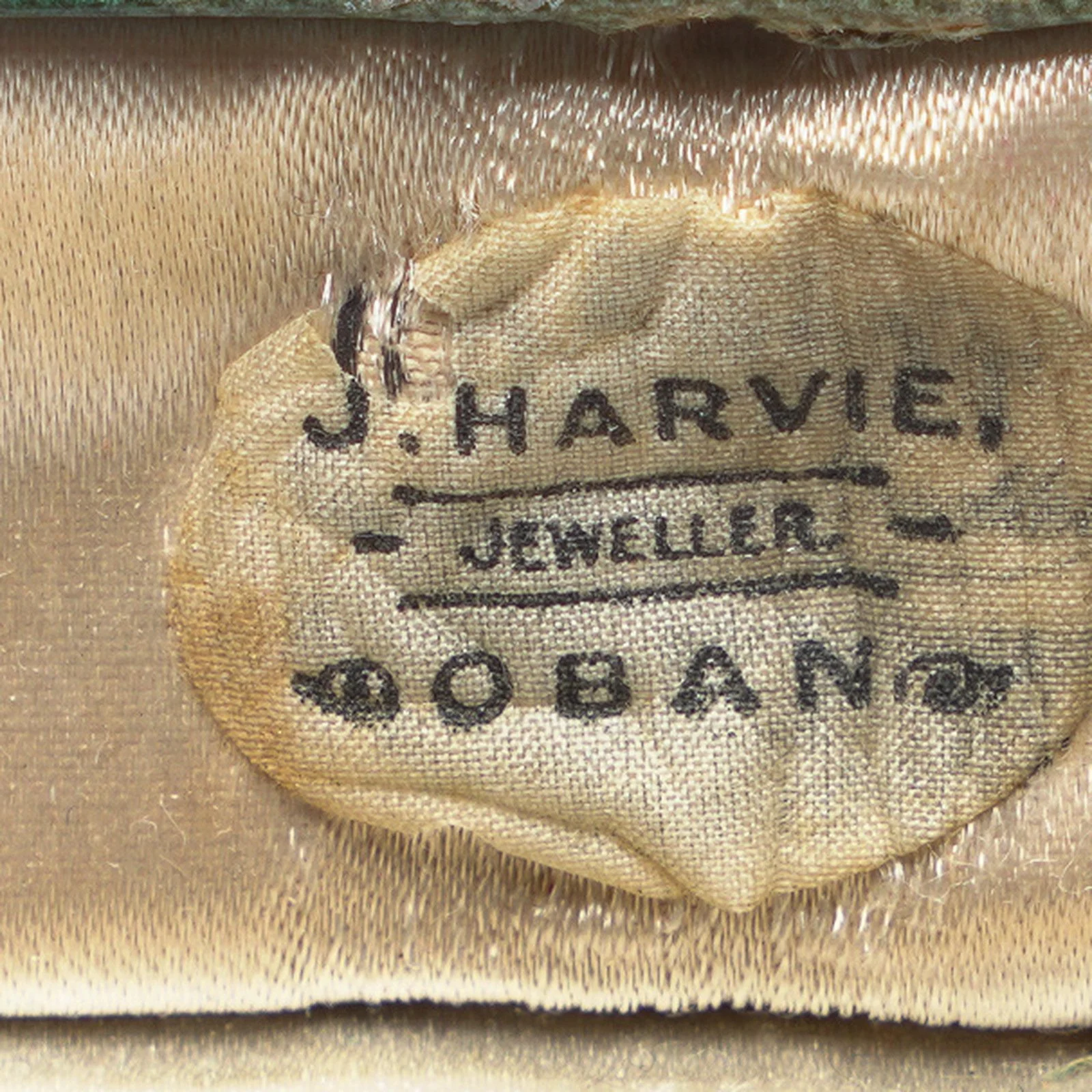 Antique-J-Harvie-Oban-Stick-Pin-or-Brooch-Box-Green-04-detail-harvie-oban-label.jpg