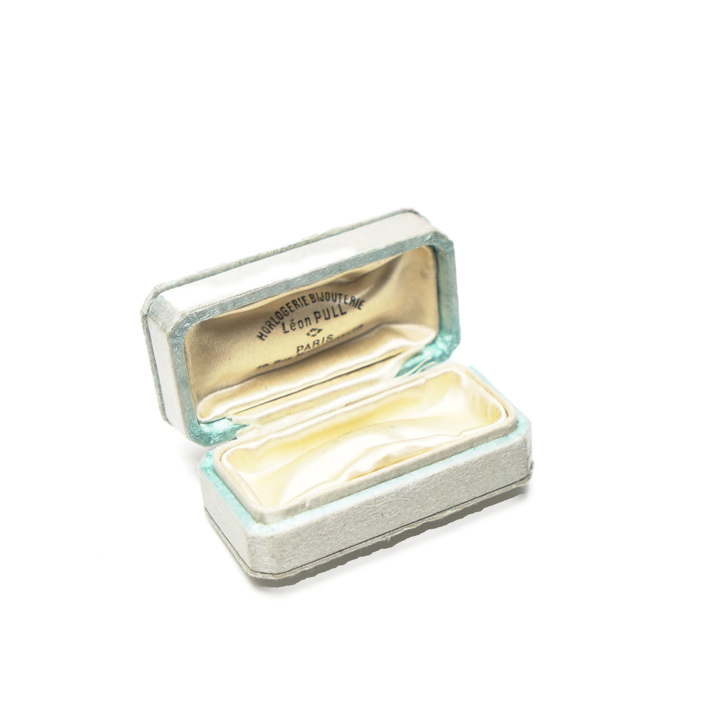 Antique-Leon-Pull-Paris-Small-Jewellery-Box-Rue-Montaigne-03-5175.jpg