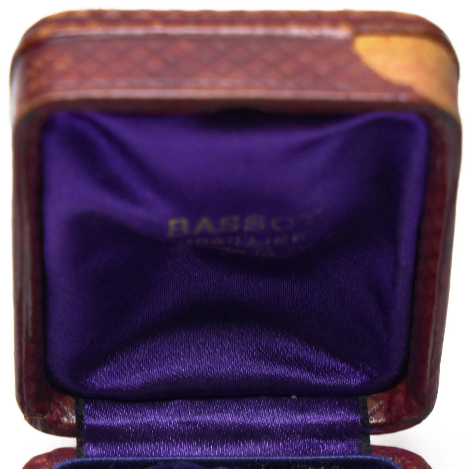 Antique-Bassot-Joaillier-Paris-Brooch-Box-06-detail-bassot-paris-signature.jpg