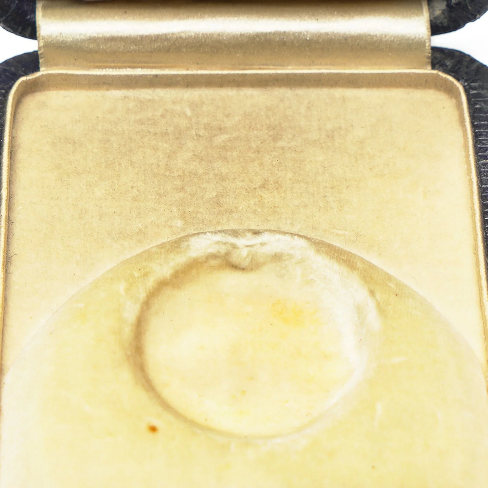 Antique-Howard-and-Co-Fifth-Avenue-New-York-Jewellery-Box-06-detail-pendant-well.jpg