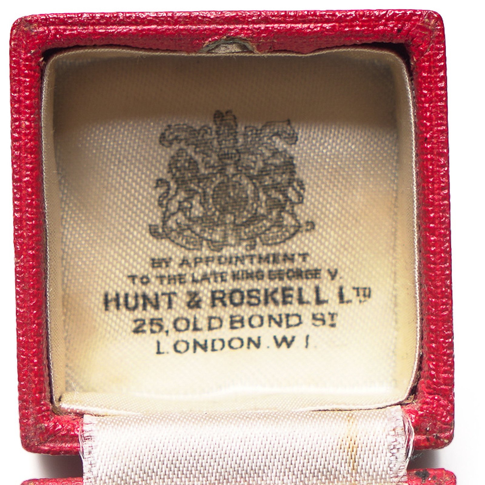Vintage-Hunt-and-Roskell-Old-Bond-Street-Ring-Box-Red-Leather-05-detail-hunt-roskell-royal-warrant.jpg