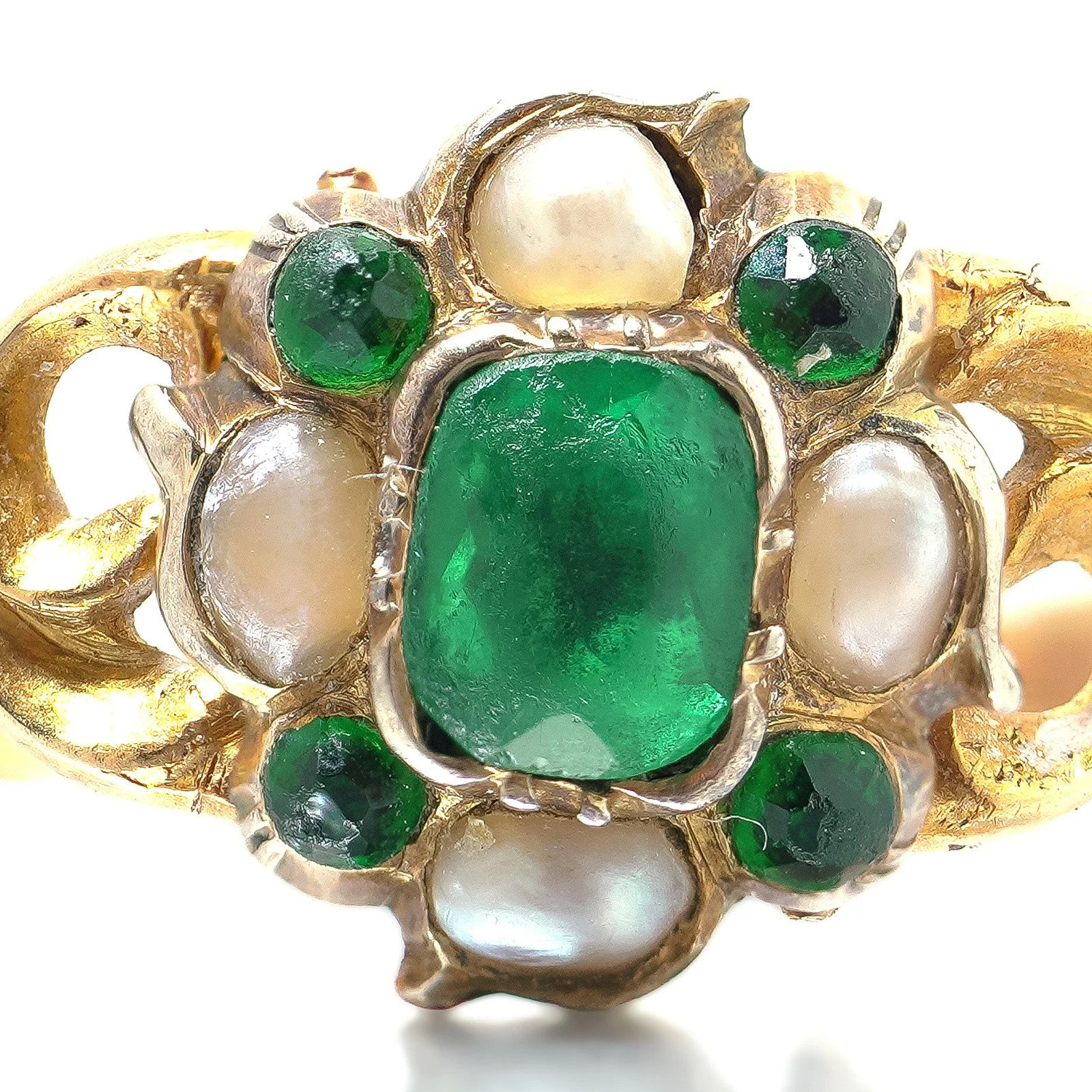 victorian-18kt-gold-emerald-and-pearl-cluster-ring-pierced-scroll-shou-06-detail-130.jpg