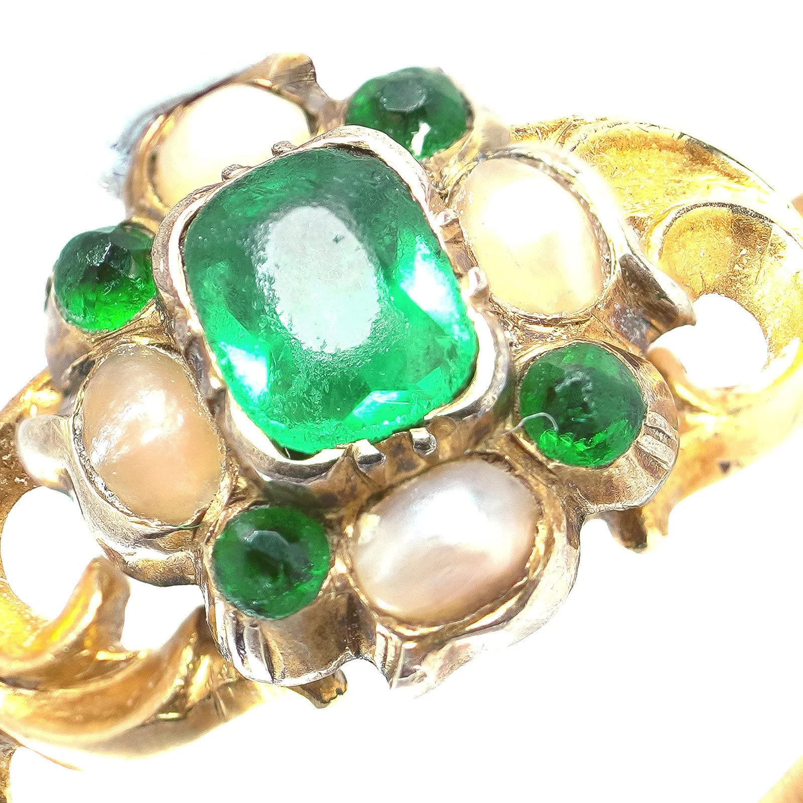 victorian-18kt-gold-emerald-and-pearl-cluster-ring-pierced-scroll-shou-07-detail-130.jpg