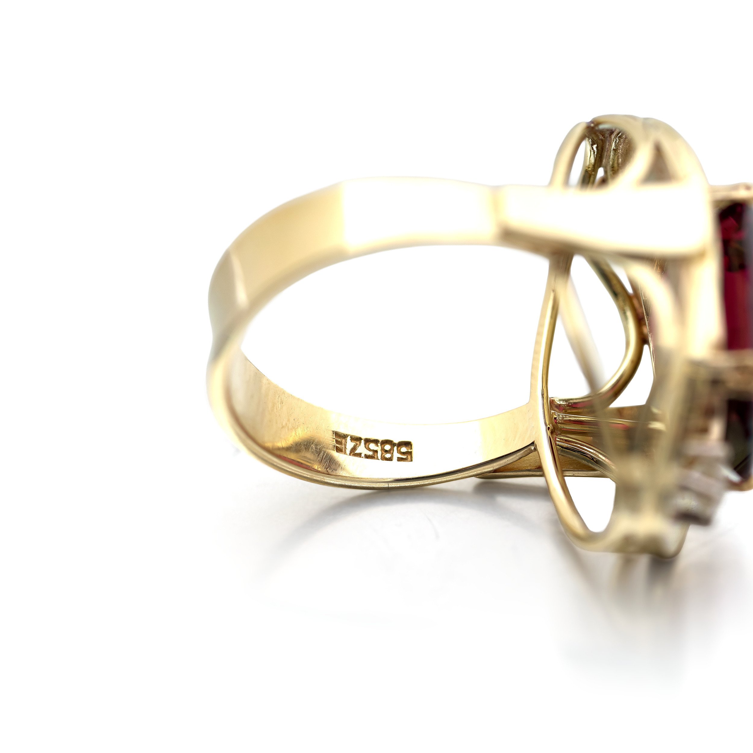14kt-gold-4-30-ct-pink-tourmaline-and-diamond-cocktail-ring-08-132.jpg