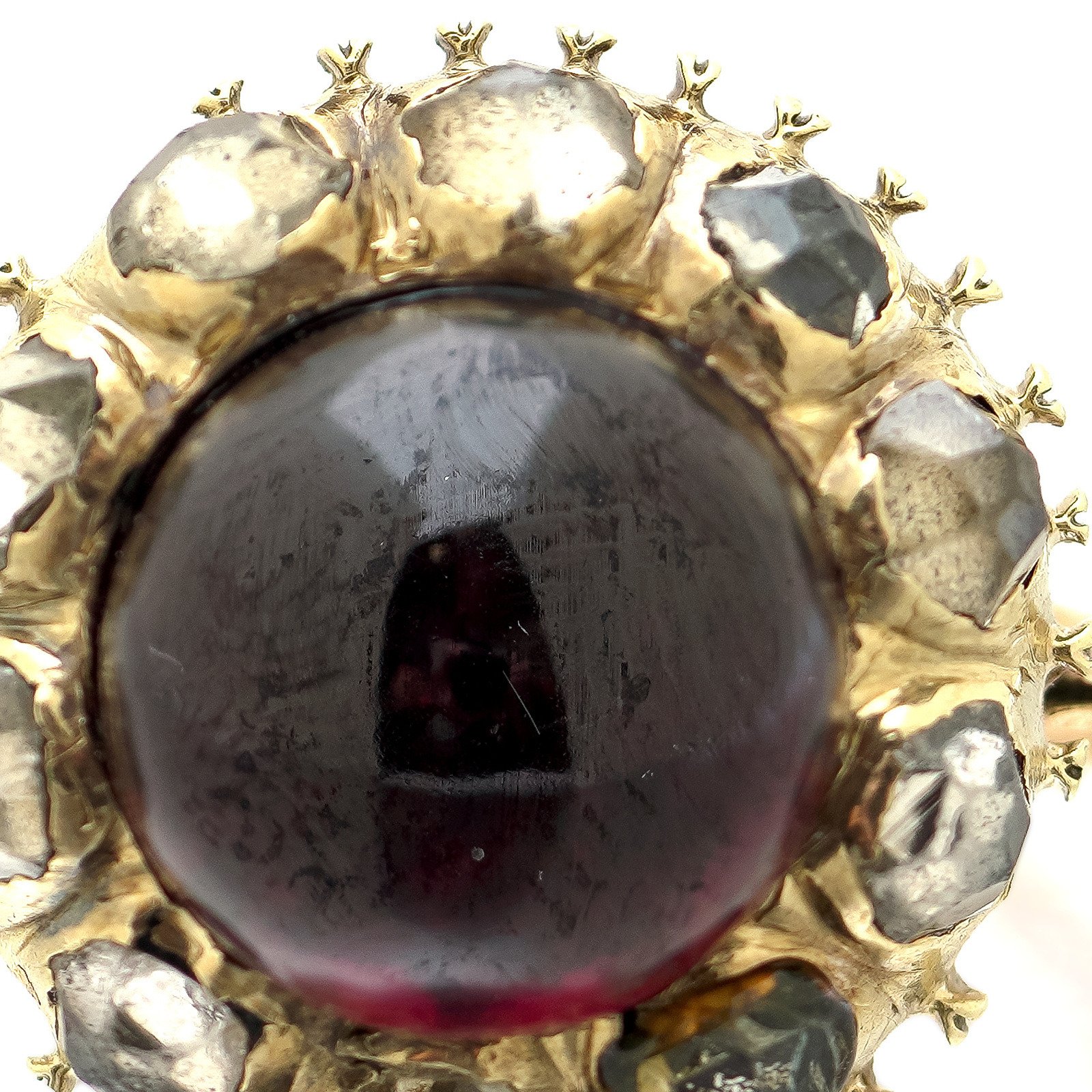 georgian-gold-cabochon-garnet-and-rose-cut-diamond-cluster-ring-06-detail-136.jpg