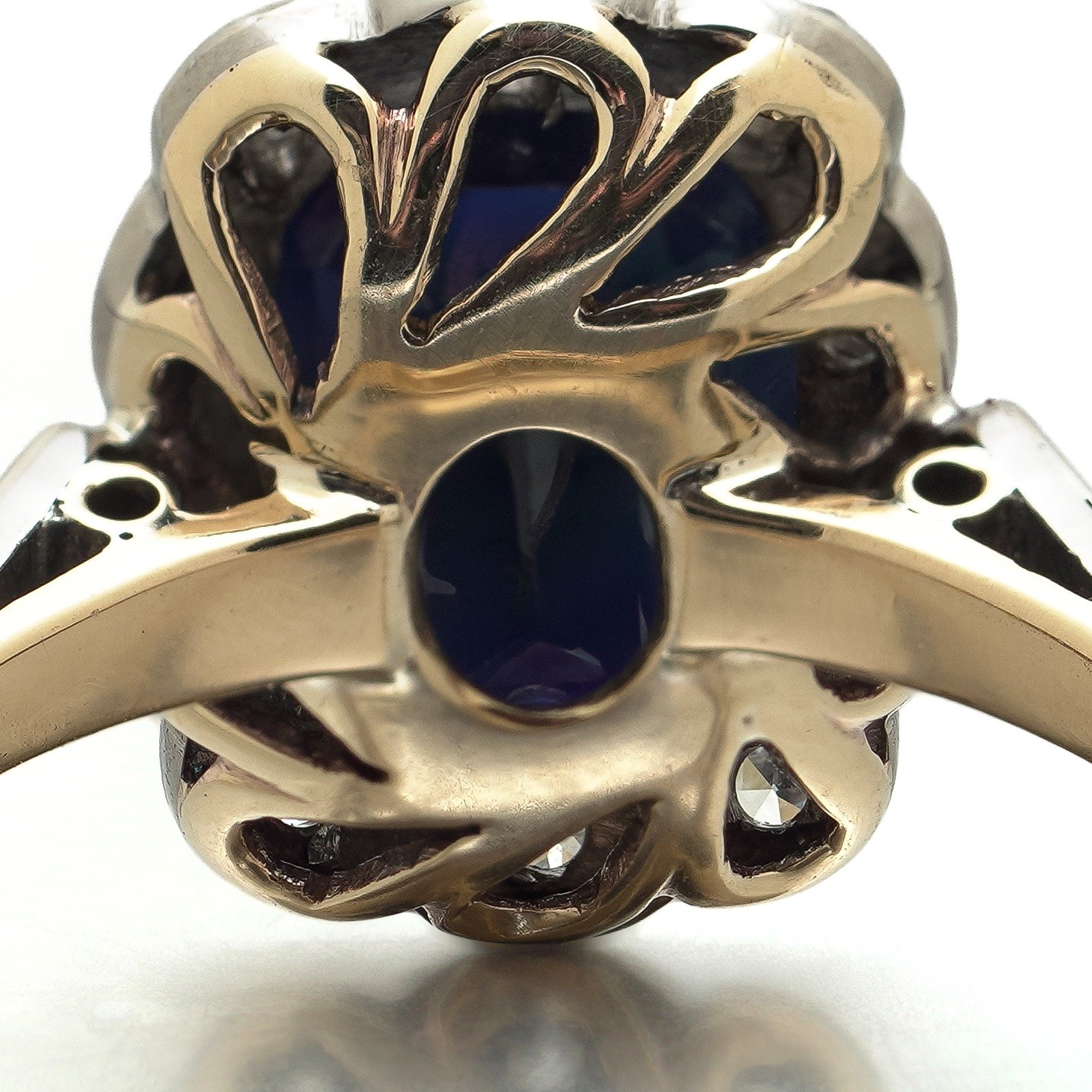 Antique 18KT Gold and Platinum Natural Sapphire and Diamond Cluster Ring, 1.50 ct, close-up 3