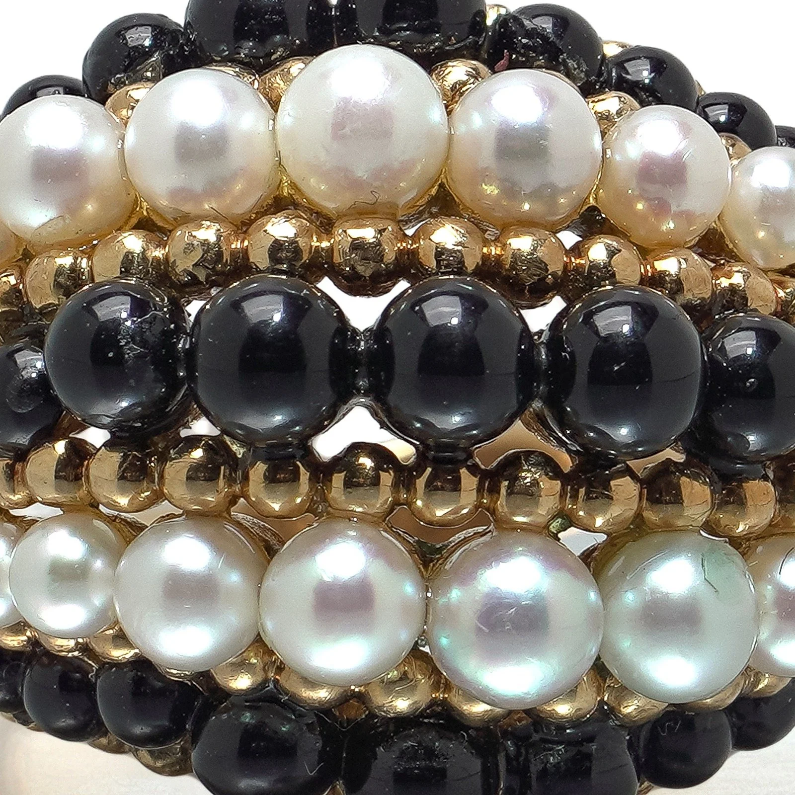 Van Cleef & Arpels 18KT Gold Pearl and Onyx Bombé Ring, close-up 1