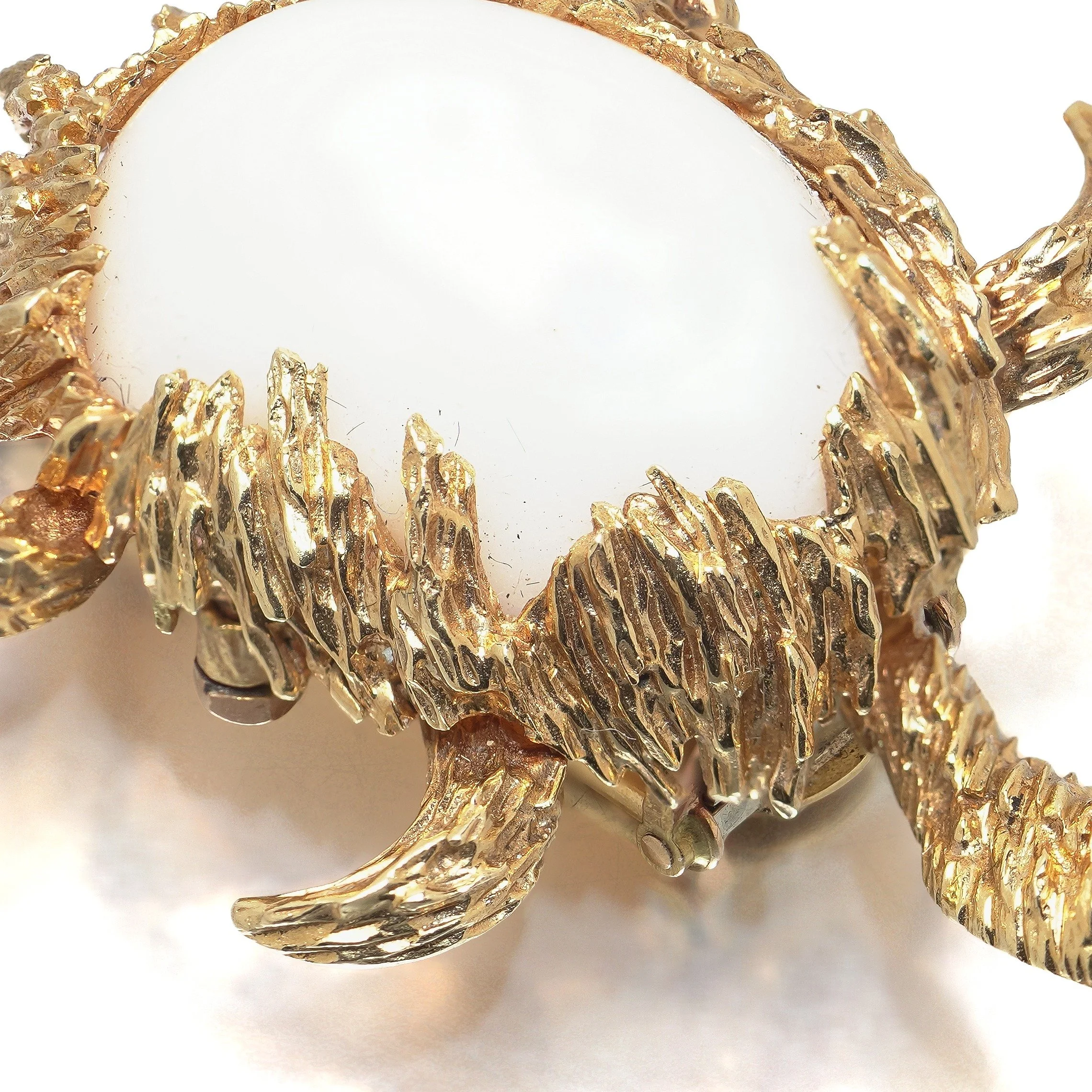 Chaumet Paris 18KT Gold Turtle Brooch, close-up 2