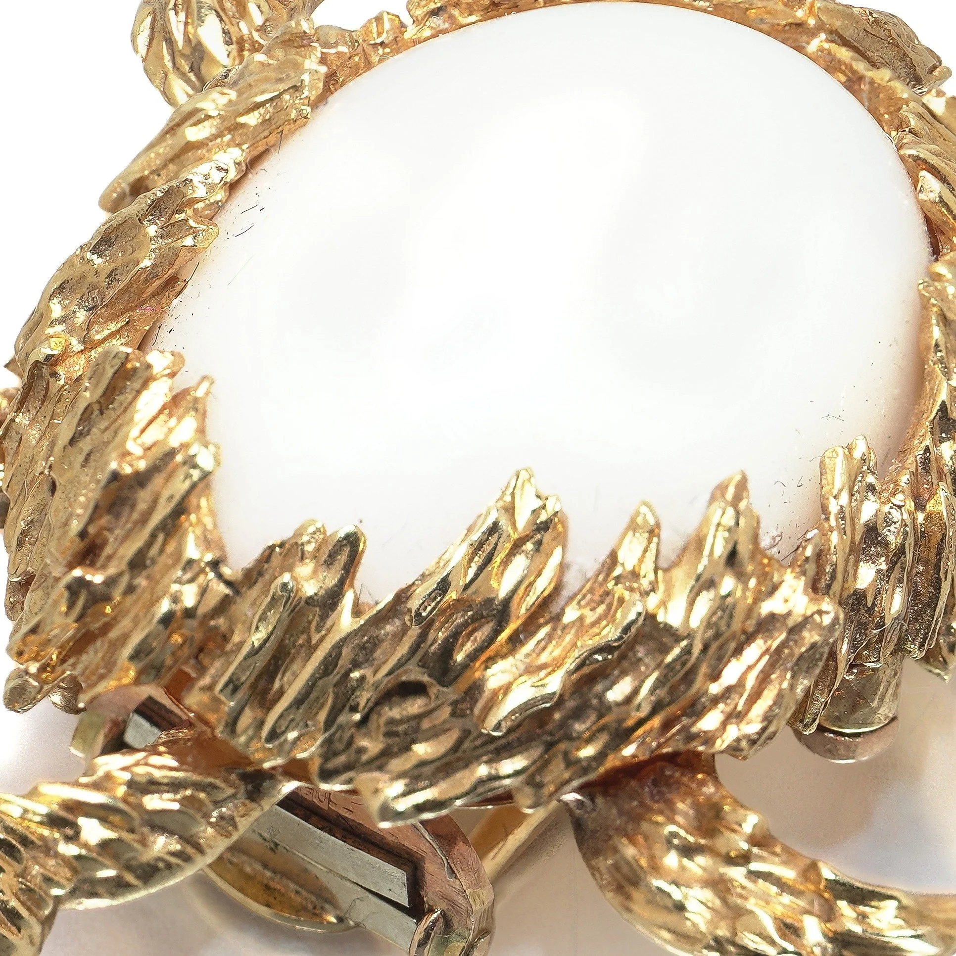 Chaumet Paris 18KT Gold Turtle Brooch, close-up 4
