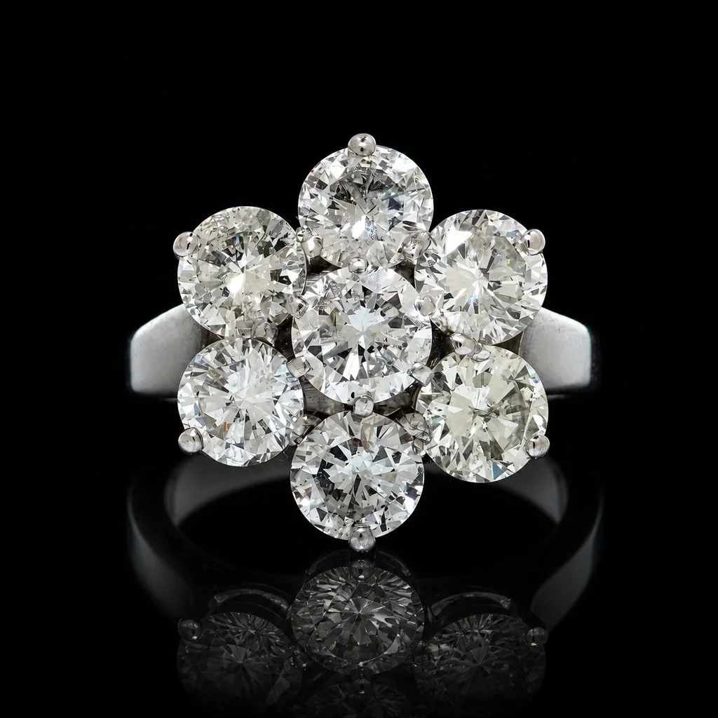 18KT White Gold Diamond Cluster Ring, 3.90 ct Round Brilliant VS1