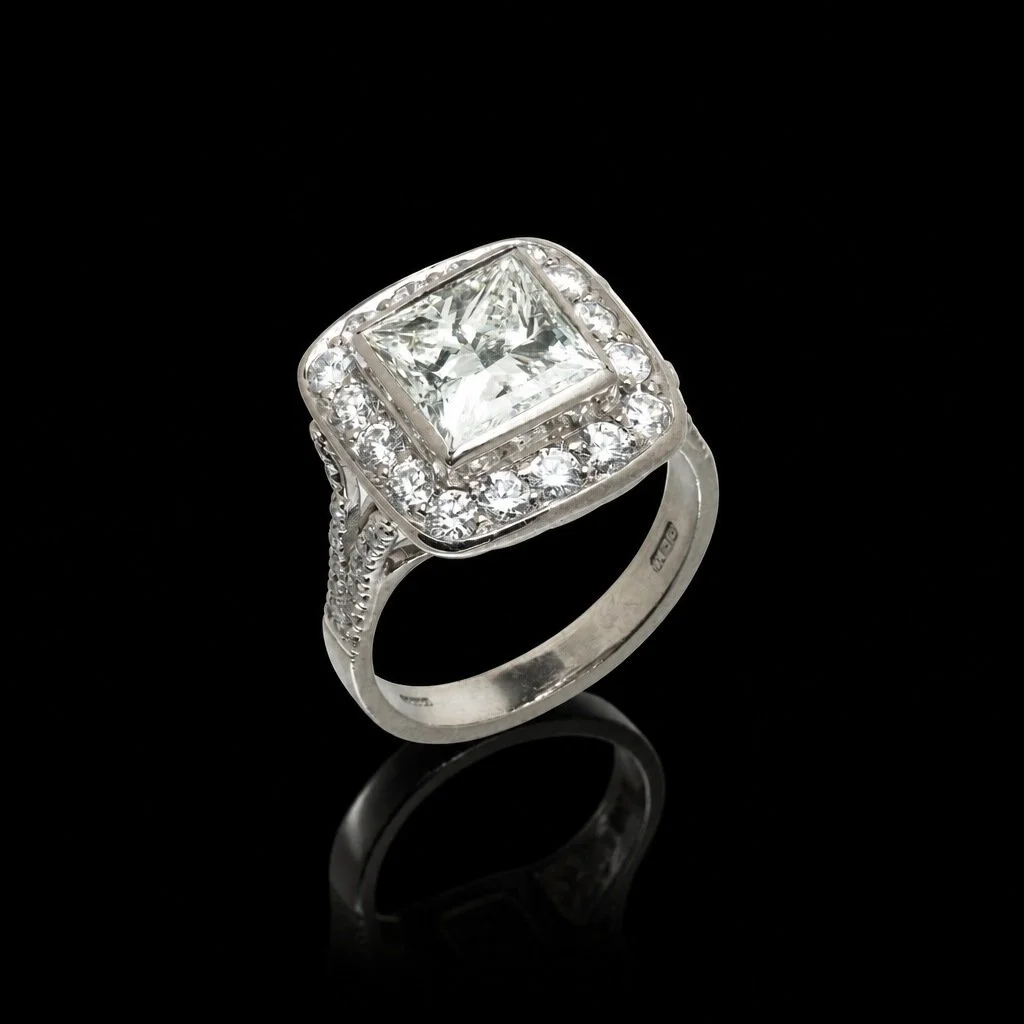 18KT White Gold Princess Cut Diamond Cluster Ring, 1.50 ct Centre