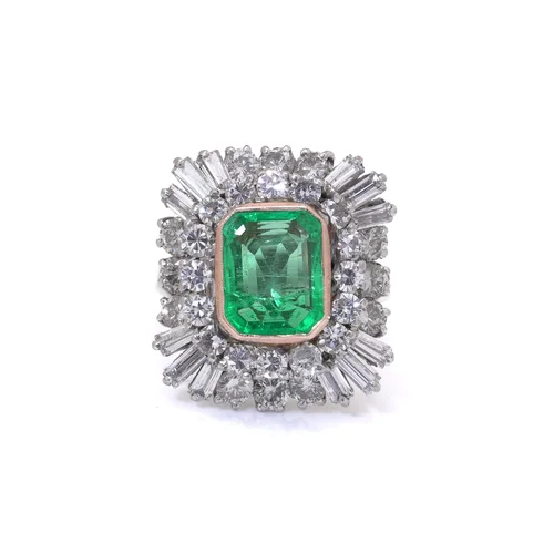 Vintage White Gold Ring with 4KT Colombian Emerald and Diamonds