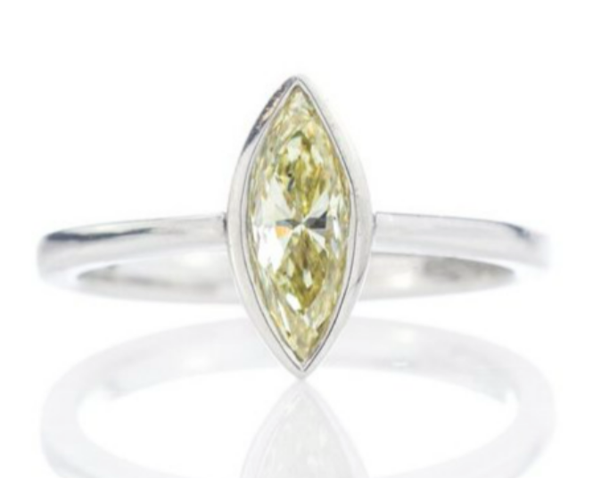 Platinum ladies ring with marquise brilliant diamond