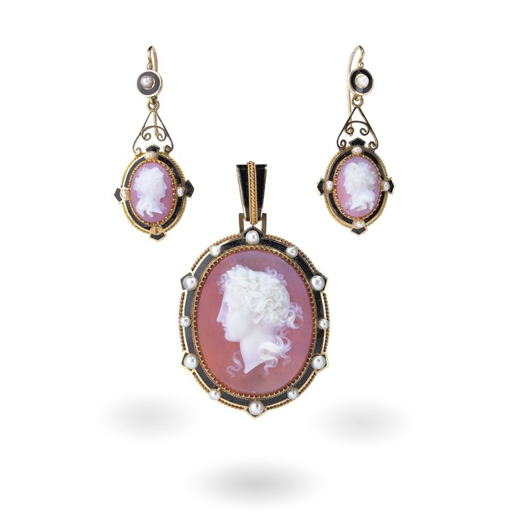Victorian Carnelian Cameo Pendant and Earrings Suite in 18KT Gold