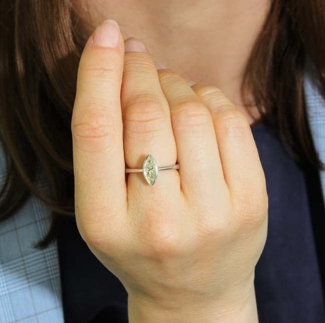 Platinum ladies ring with marquise brilliant diamond