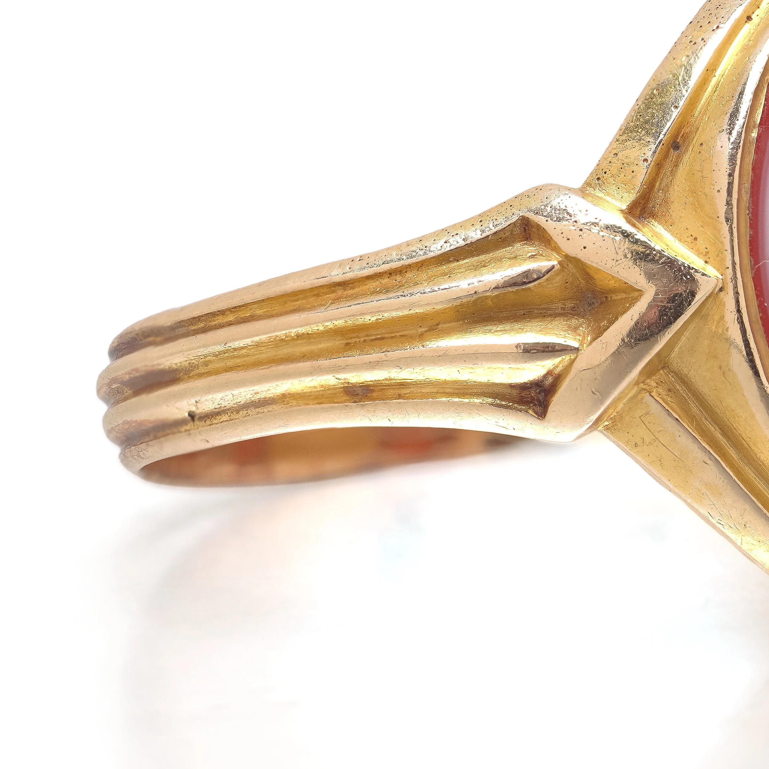 antique-15kt-gold-banded-agate-marquise-ring-reeded-chevron-shoulders-04-detail-127.jpg