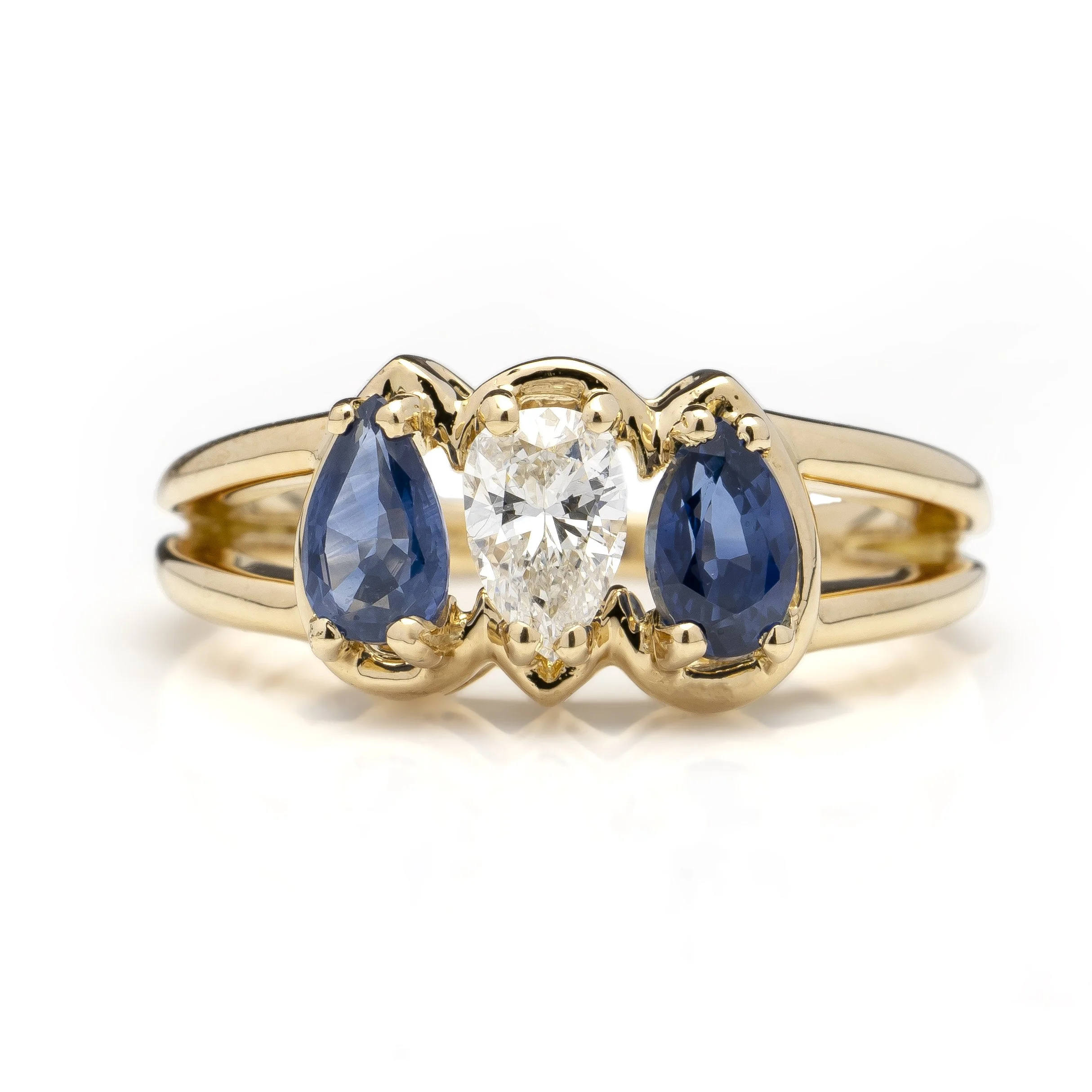 Chaumet 18KT gold diamond and sapphire ring