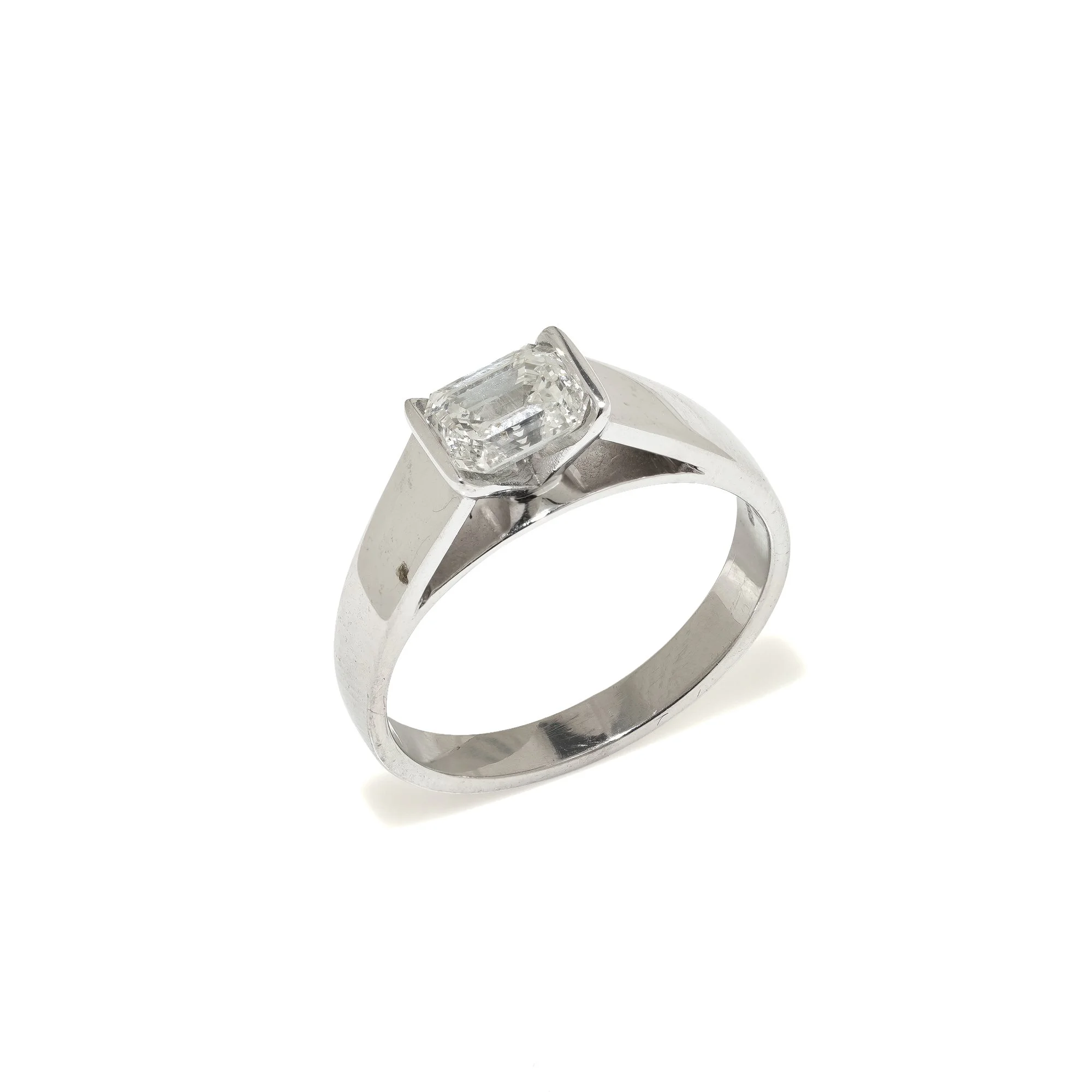 18KT White Gold Emerald Cut Diamond Ring