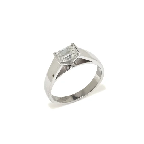 18KT White Gold Emerald Cut Diamond Ring