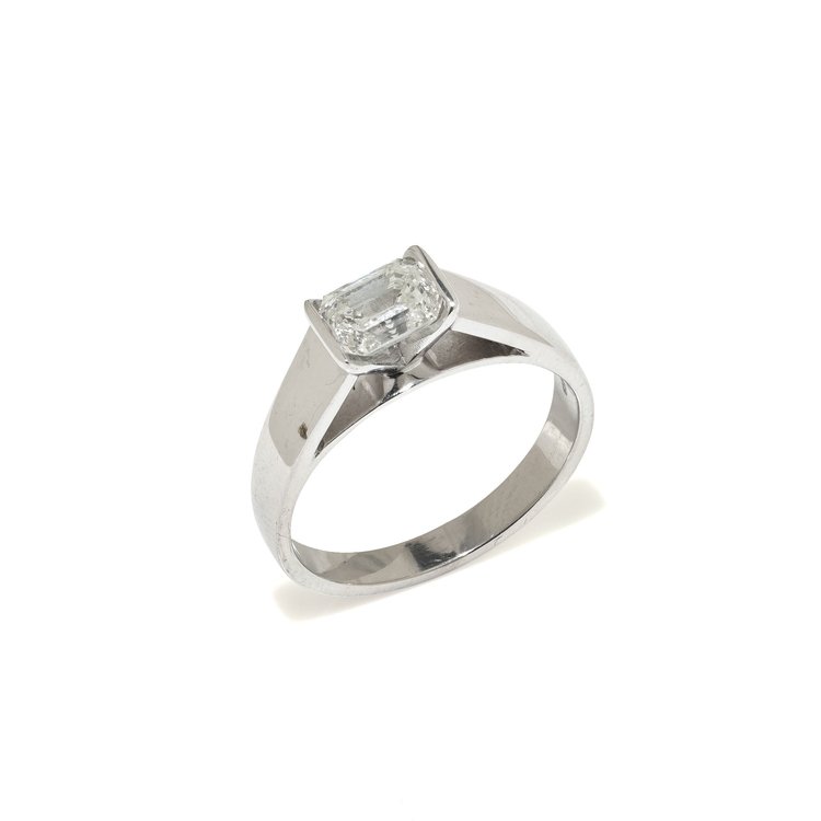 18KT White Gold Emerald Cut Diamond Ring