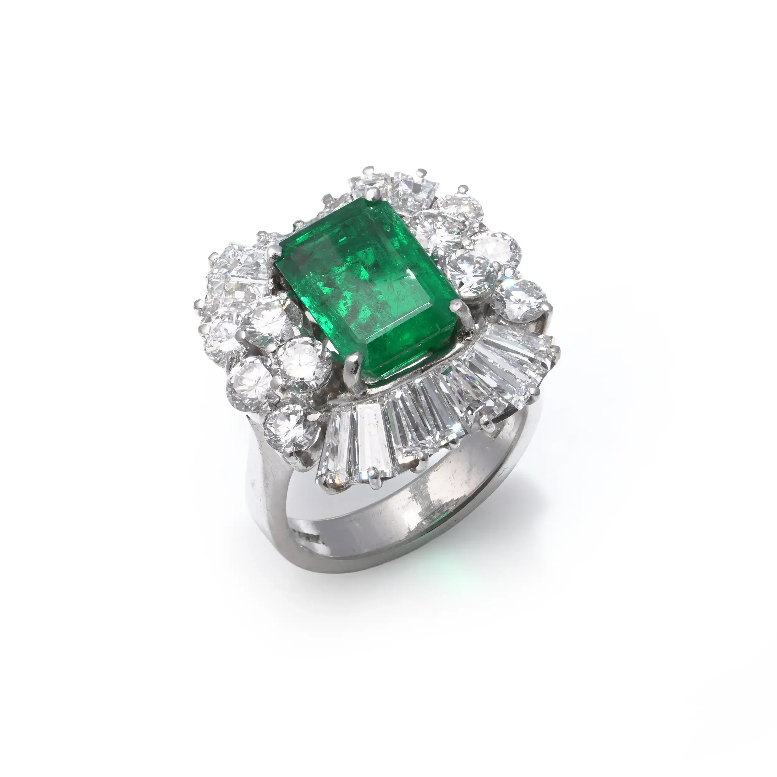 mozeris-fine-antiques-platinum-colombian-emerald-diamond-cluster-ring5.webp