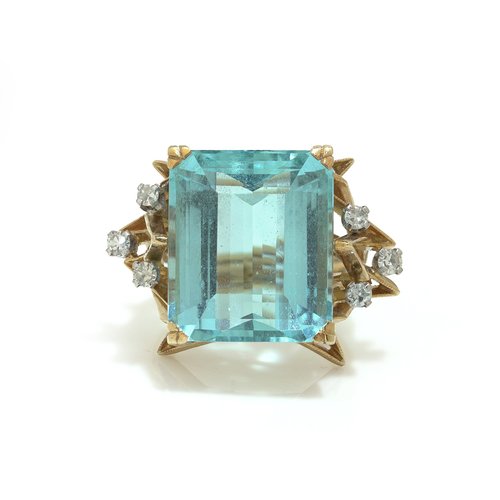 Vintage 1970s 18KT Gold Aquamarine and Diamond Ring