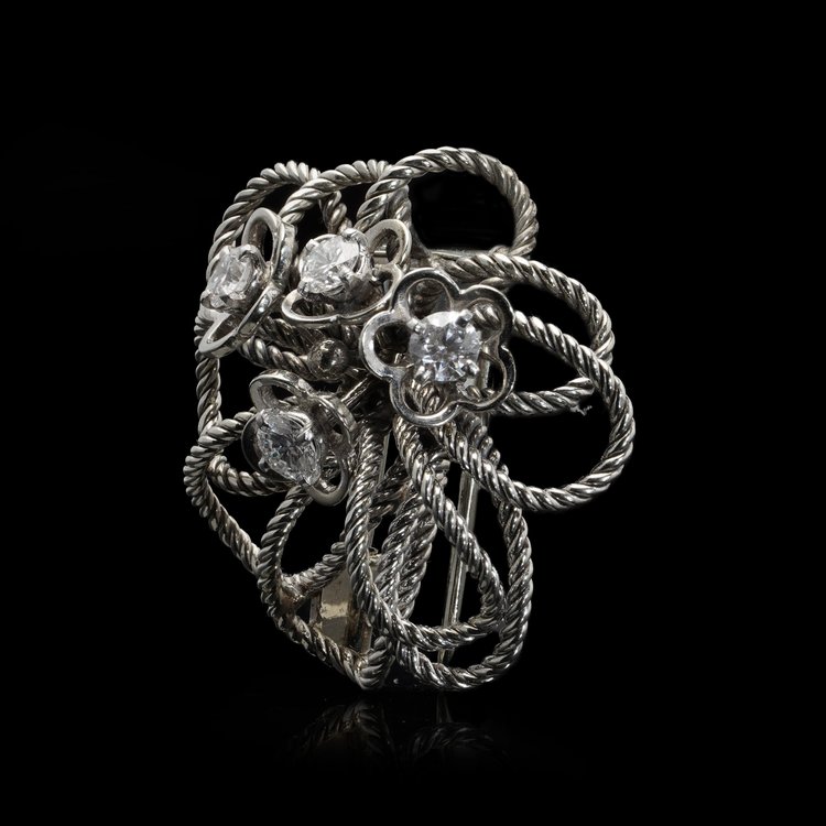 Boucheron 18KT gold diamond floral brooch
