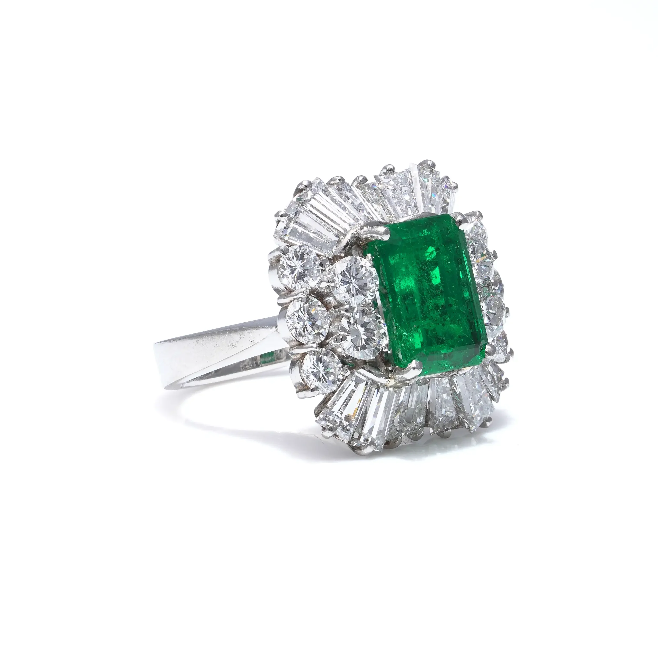 mozeris-fine-antiques-platinum-colombian-emerald-diamond-cluster-ring2.webp