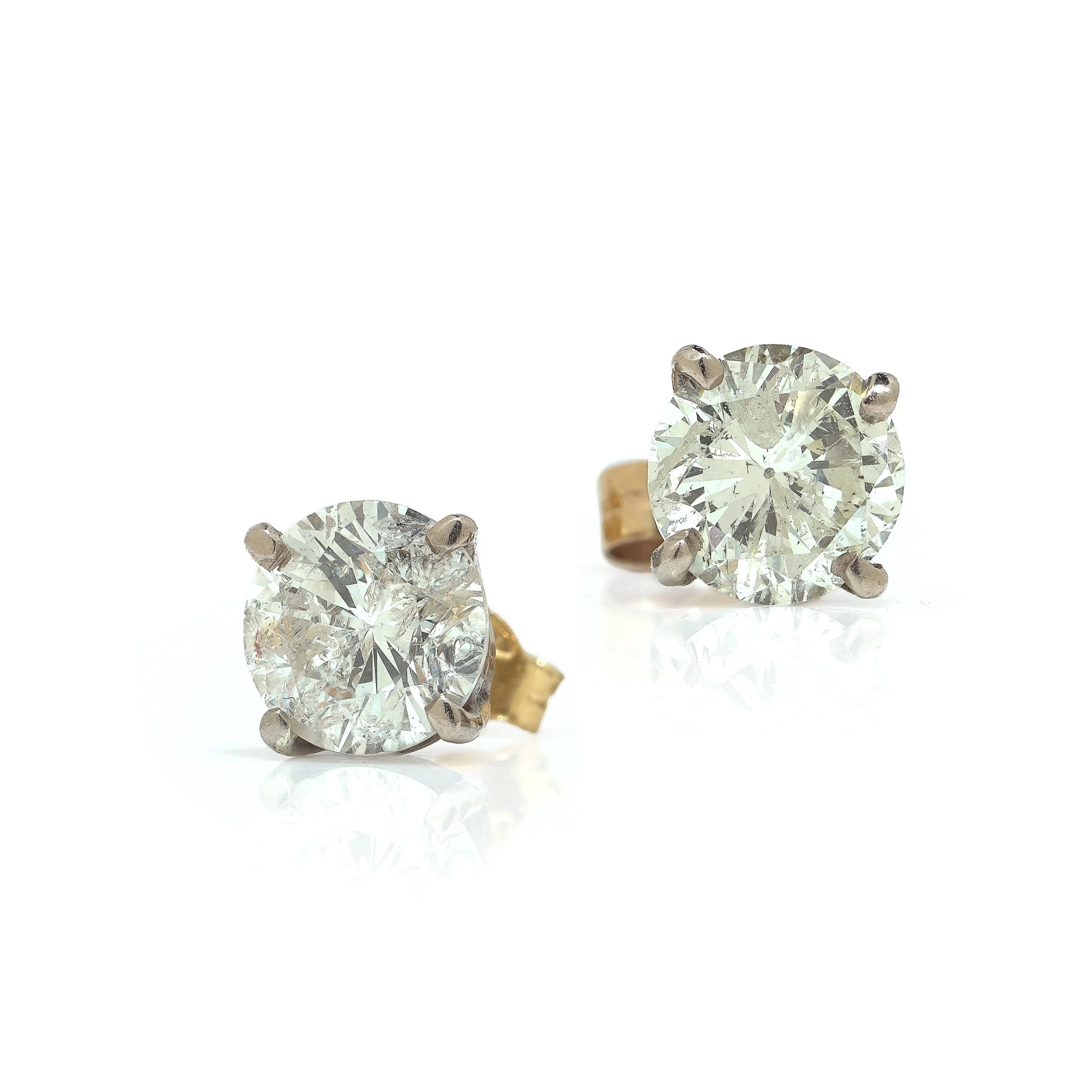 18KT Gold Diamond Stud Earrings 2.60ct Total